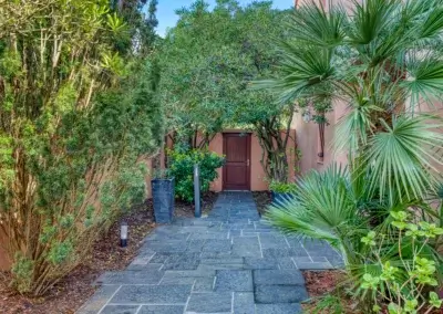 Entrée villa cas luciana