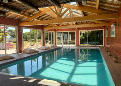 piscine-interieur-villa-sylvia-location-vacances-vendee-landevieille