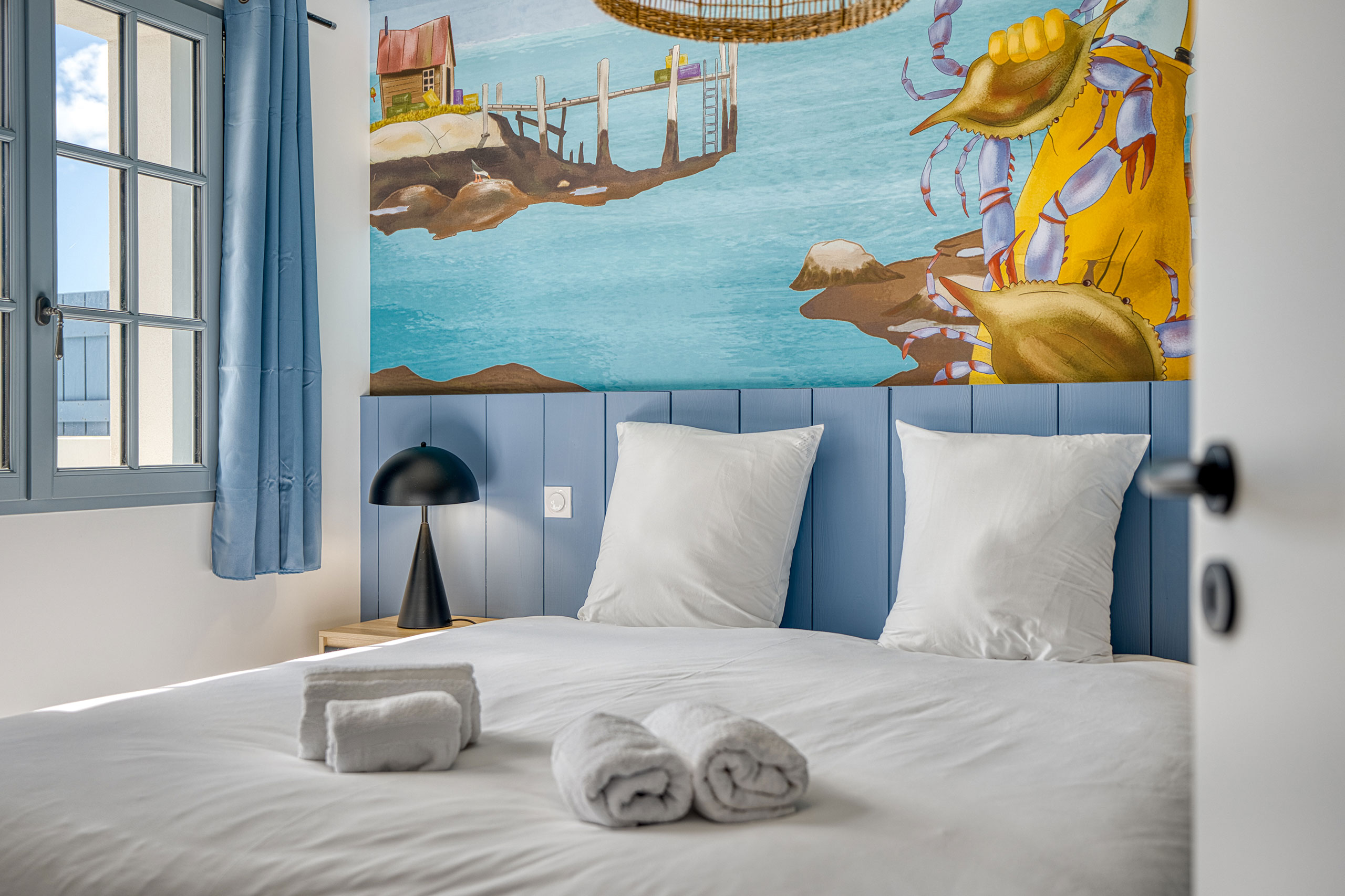 chambre parentale joliment décorée