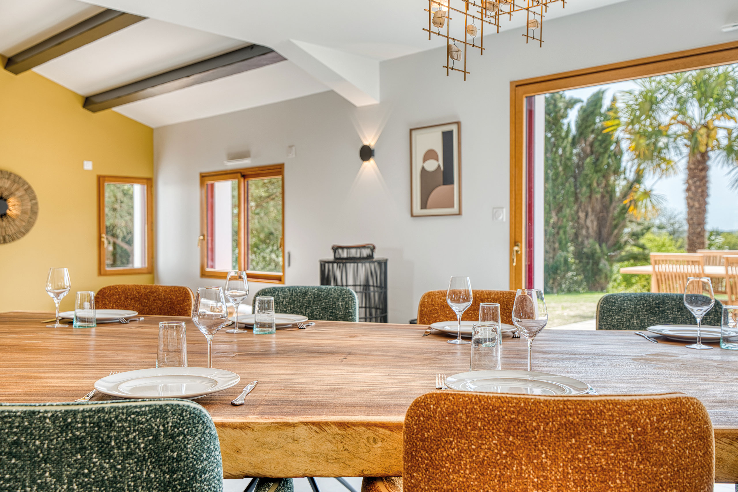 salle à manger vue sur le salon