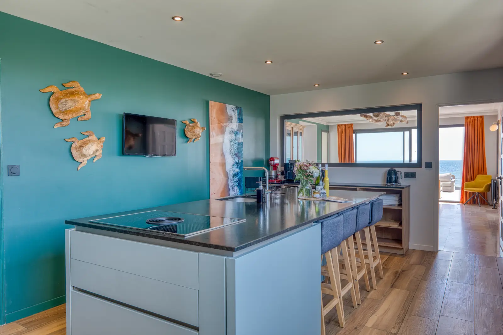 conciergerie clefs de l ocean location de villa classee 5 etoiles vendee 85 villa oceans ocean bretignolles sur mer 85470  cuisine entiere equipee fou micro onde television machine a cafe 03