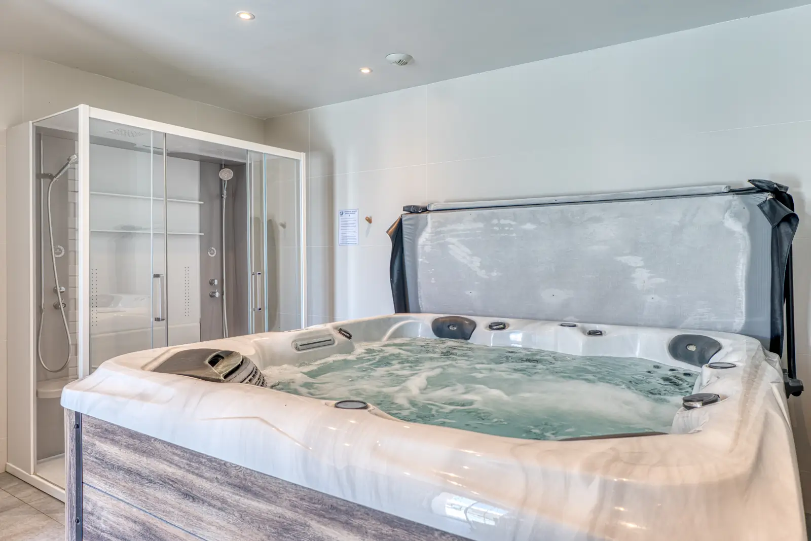 conciergerie clefs de l ocean location de villa classee 5 etoiles vendee 85 villa oceans ocean bretignolles sur mer 85470  espace bien etre sauna spa jacuzzi douche hammam 01