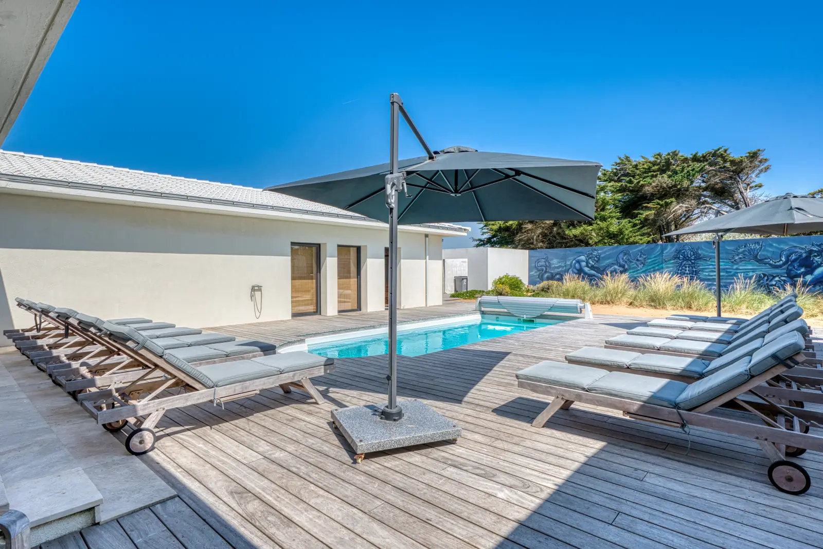 conciergerie clefs de l ocean location de villa classee 5 etoiles vendee 85 villa oceans ocean bretignolles sur mer 85470  piscine chauffee securisee 12 transats salon de jardin 01