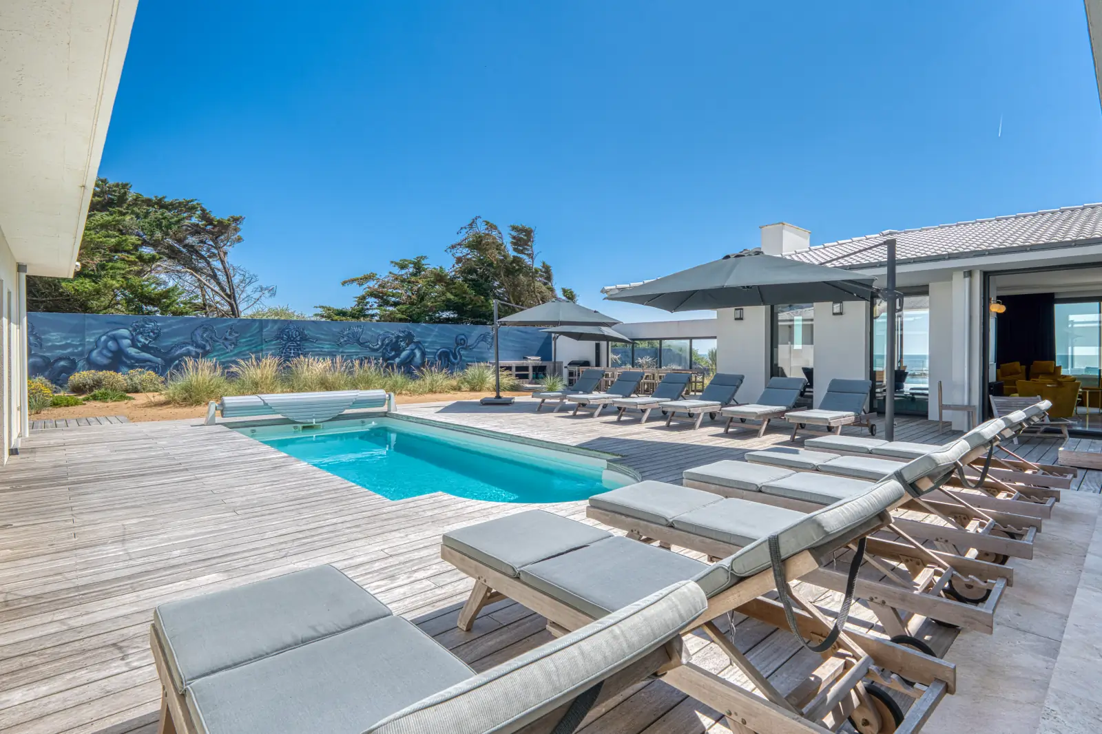 conciergerie clefs de l ocean location de villa classee 5 etoiles vendee 85 villa oceans ocean bretignolles sur mer 85470  piscine chauffee securisee 12 transats salon de jardin 02