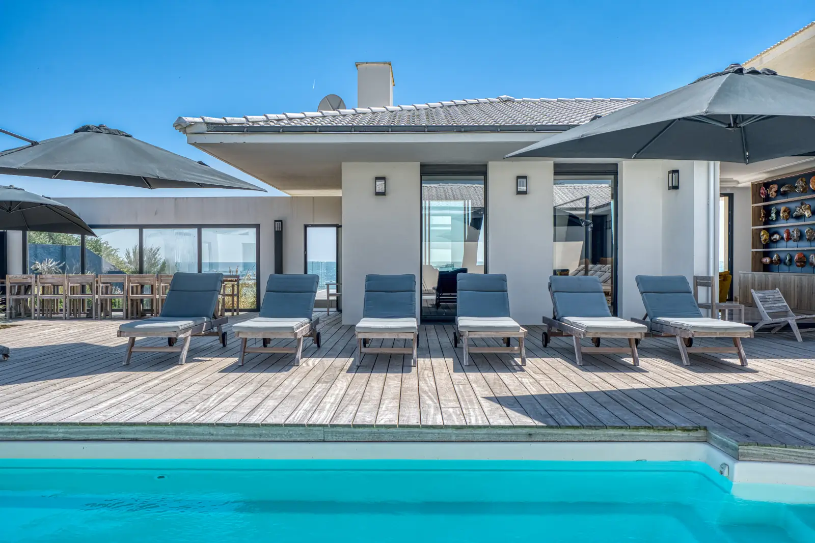conciergerie clefs de l ocean location de villa classee 5 etoiles vendee 85 villa oceans ocean bretignolles sur mer 85470  piscine chauffee securisee 12 transats salon de jardin 03