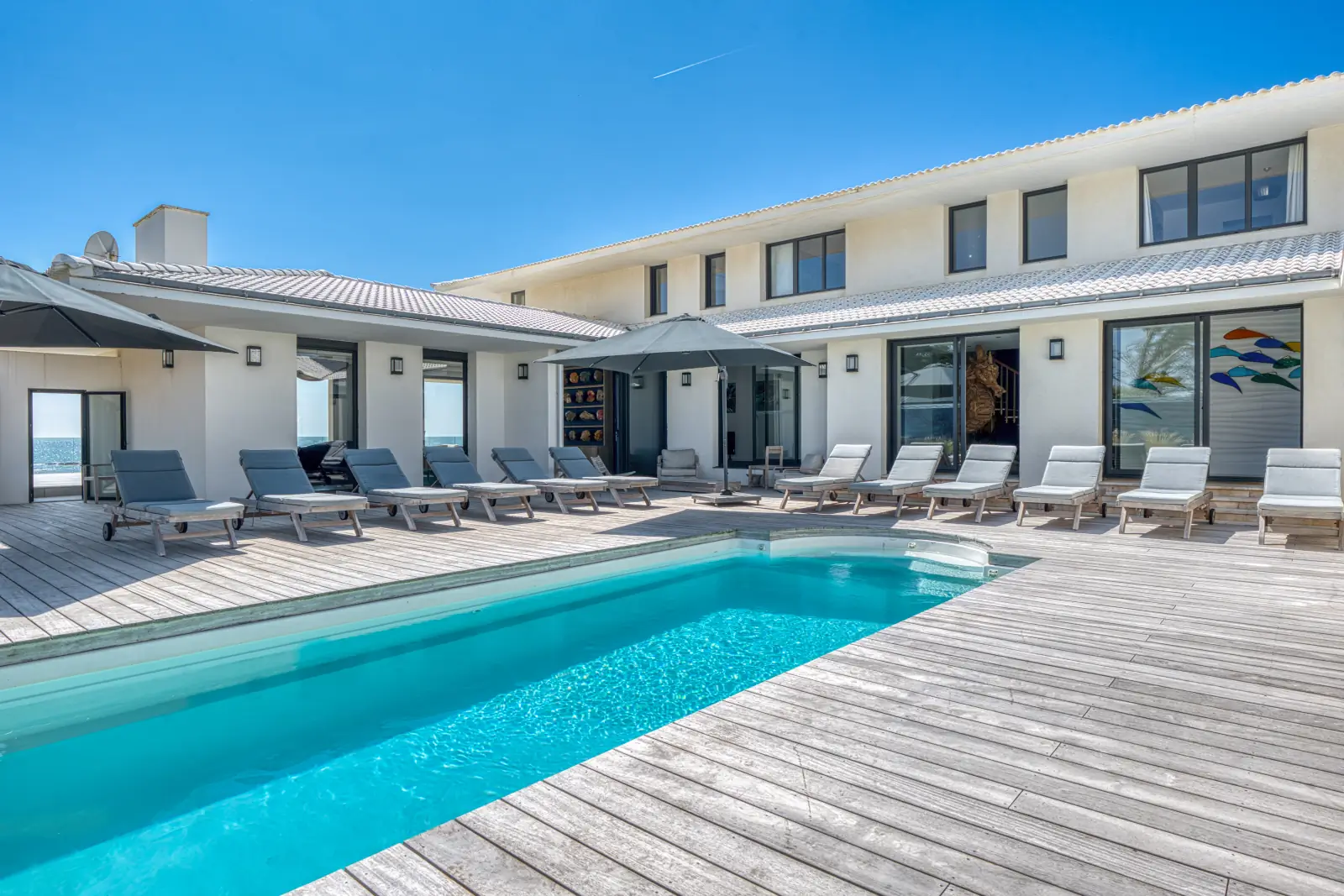 conciergerie clefs de l ocean location de villa classee 5 etoiles vendee 85 villa oceans ocean bretignolles sur mer 85470  piscine chauffee securisee 12 transats salon de jardin 04