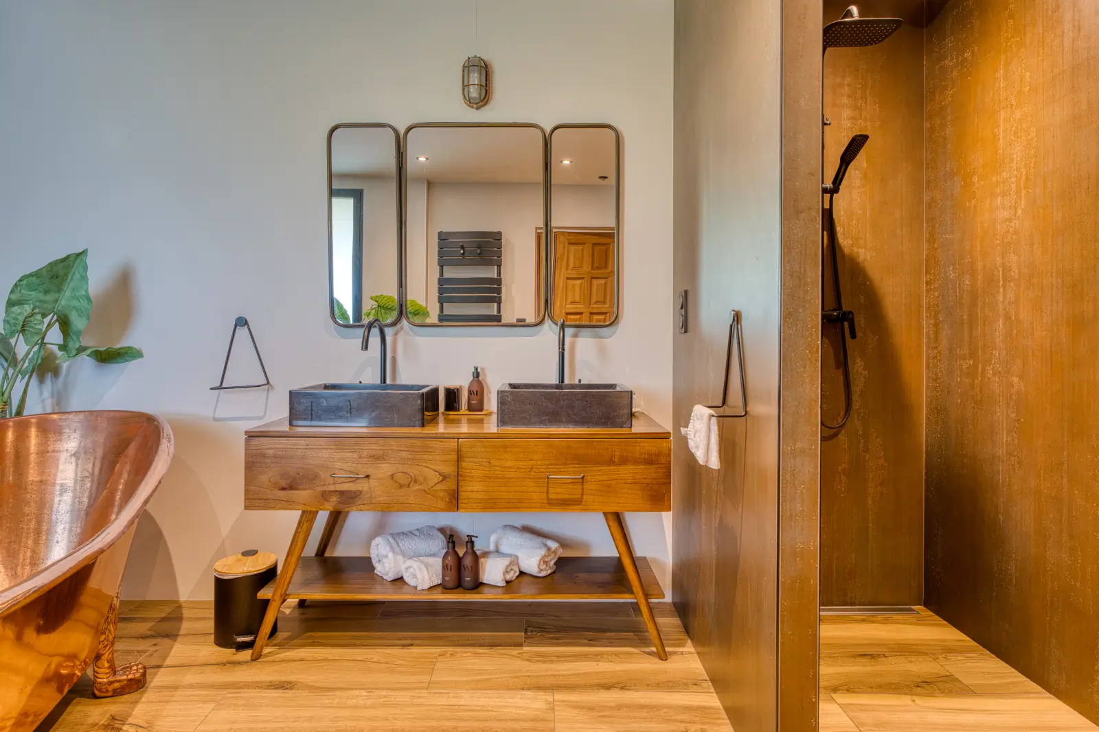 conciergerie clefs de l ocean location de villa classee 5 etoiles vendee 85 villa oceans ocean bretignolles sur mer 85470  salle de bain entiere rez de chaussee baignoire douche double vasque 01