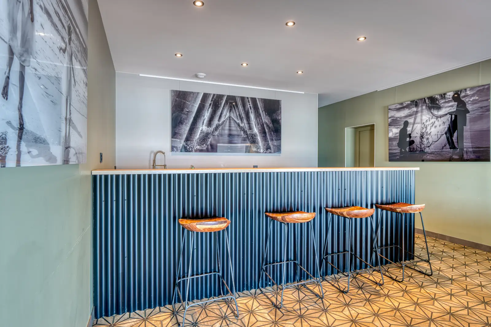 conciergerie clefs de l ocean location de villa classee 5 etoiles vendee 85 villa oceans ocean bretignolles sur mer 85470  salle de reception avec cuisine equipee wc vue mer 04