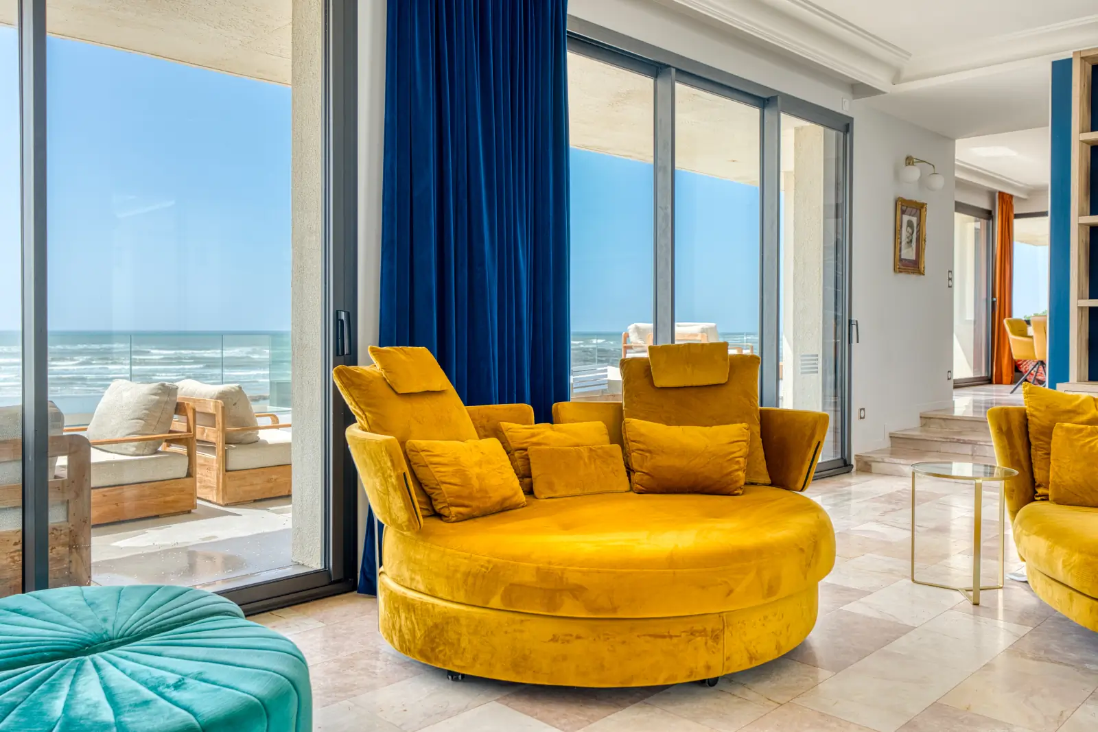 conciergerie clefs de l ocean location de villa classee 5 etoiles vendee 85 villa oceans ocean bretignolles sur mer 85470  salon vue mer canape fauteuils design 02