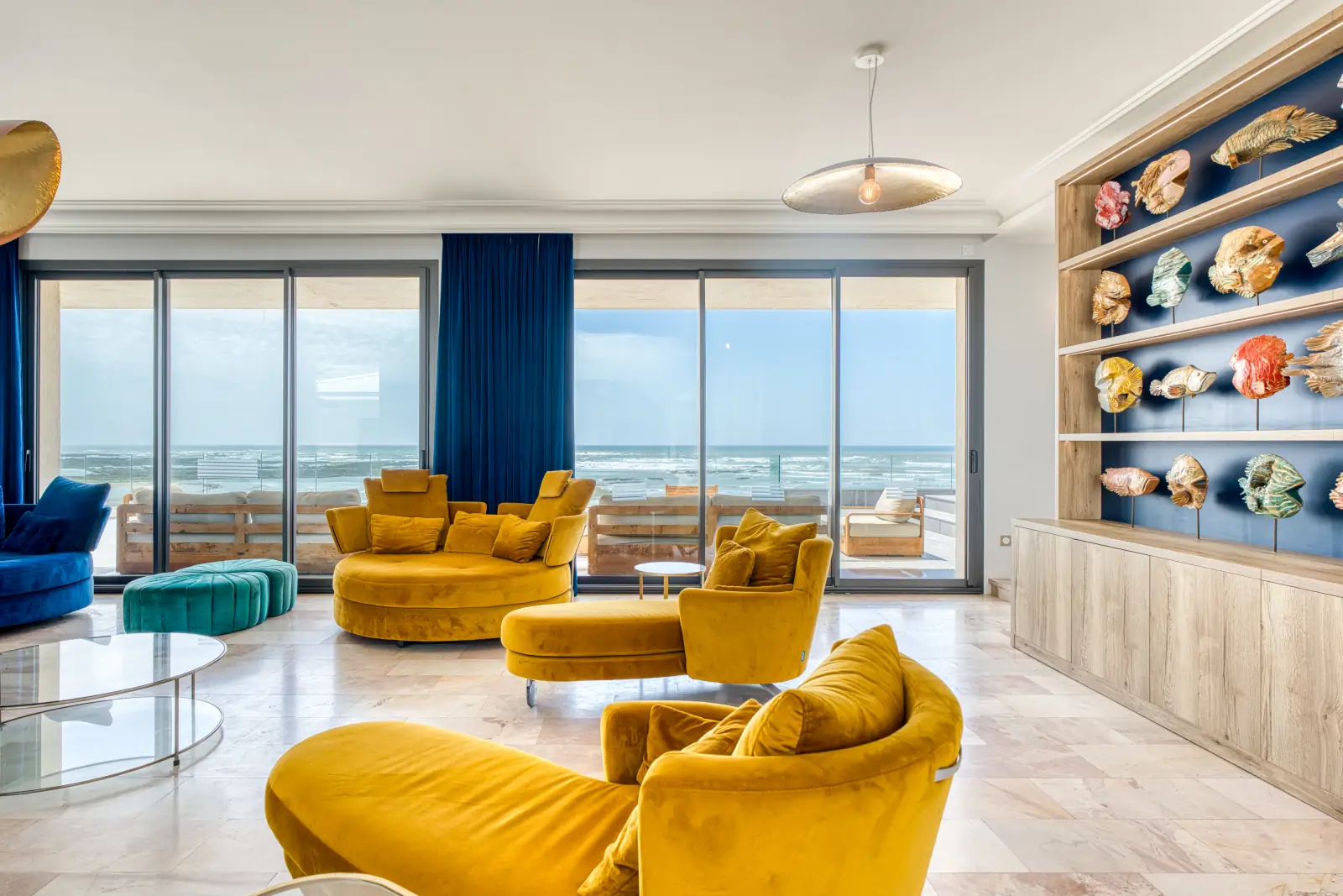 conciergerie clefs de l ocean location de villa classee 5 etoiles vendee 85 villa oceans ocean bretignolles sur mer 85470  salon vue mer canape fauteuils design 05