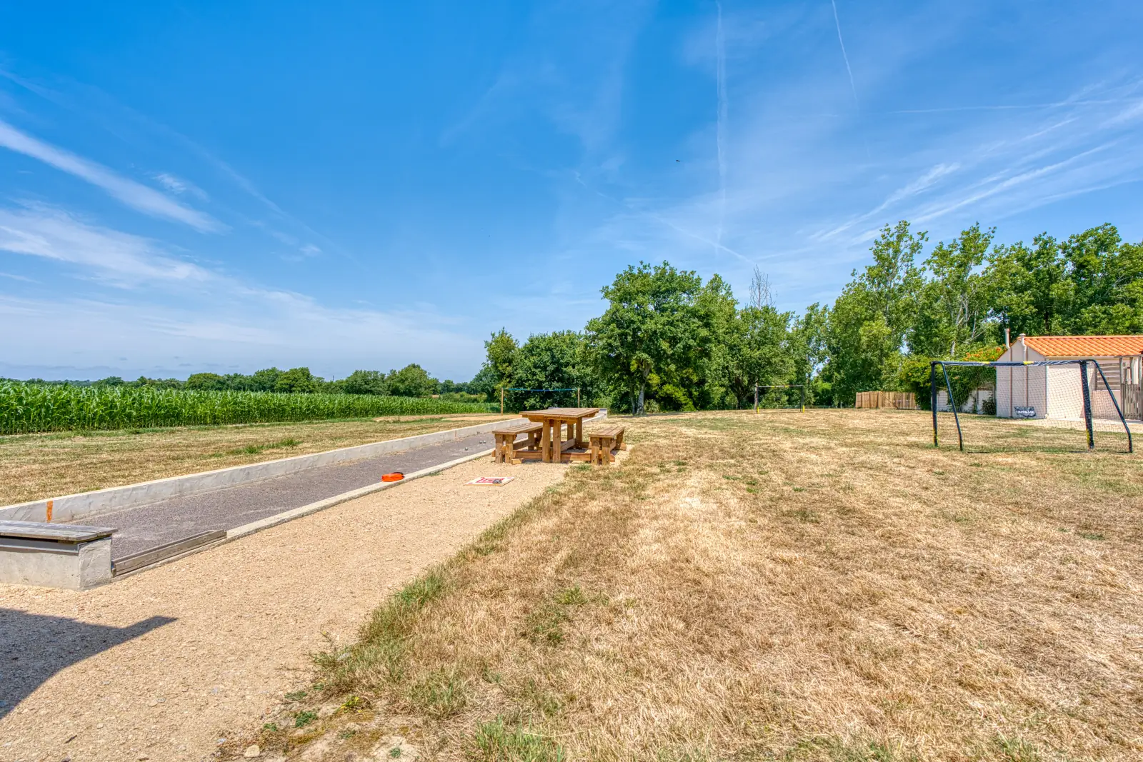 conciergerie clefs de l ocean location de villa vendee 85 les hauts du lac bretignolles sur mer 85470 landevieille  jardin football petanque volley 04