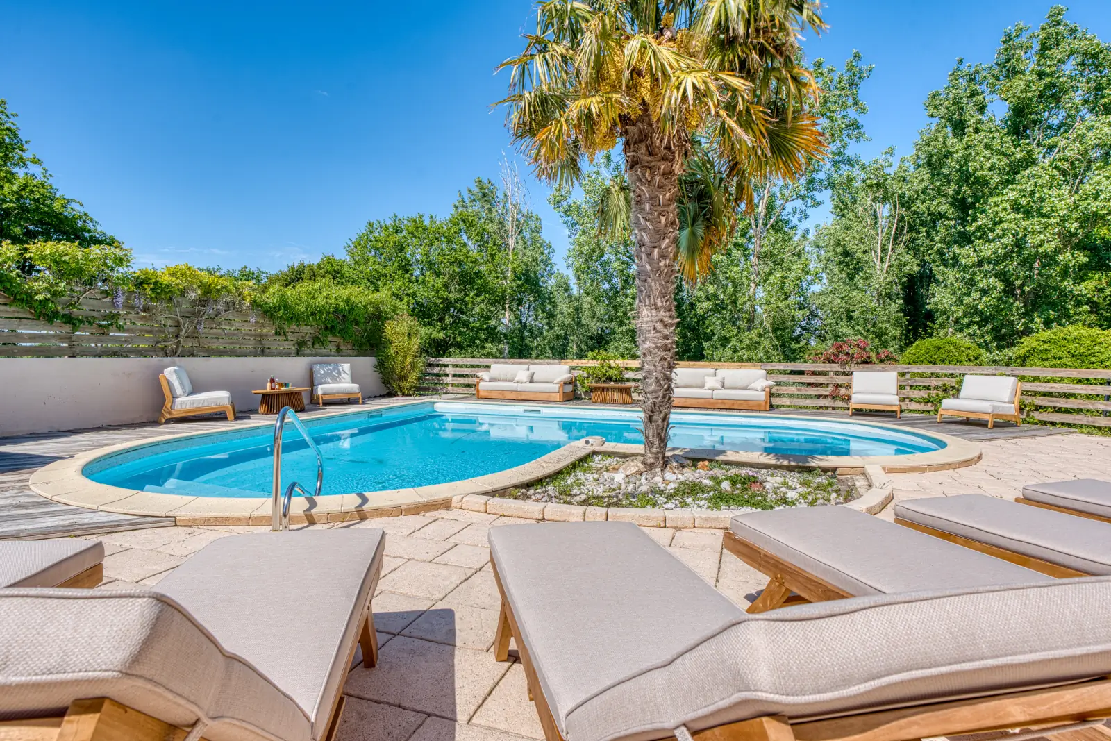 conciergerie clefs de l ocean location de villa vendee 85 les hauts du lac bretignolles sur mer 85470 landevieille  piscine et spa mobilier exterieur transats 05
