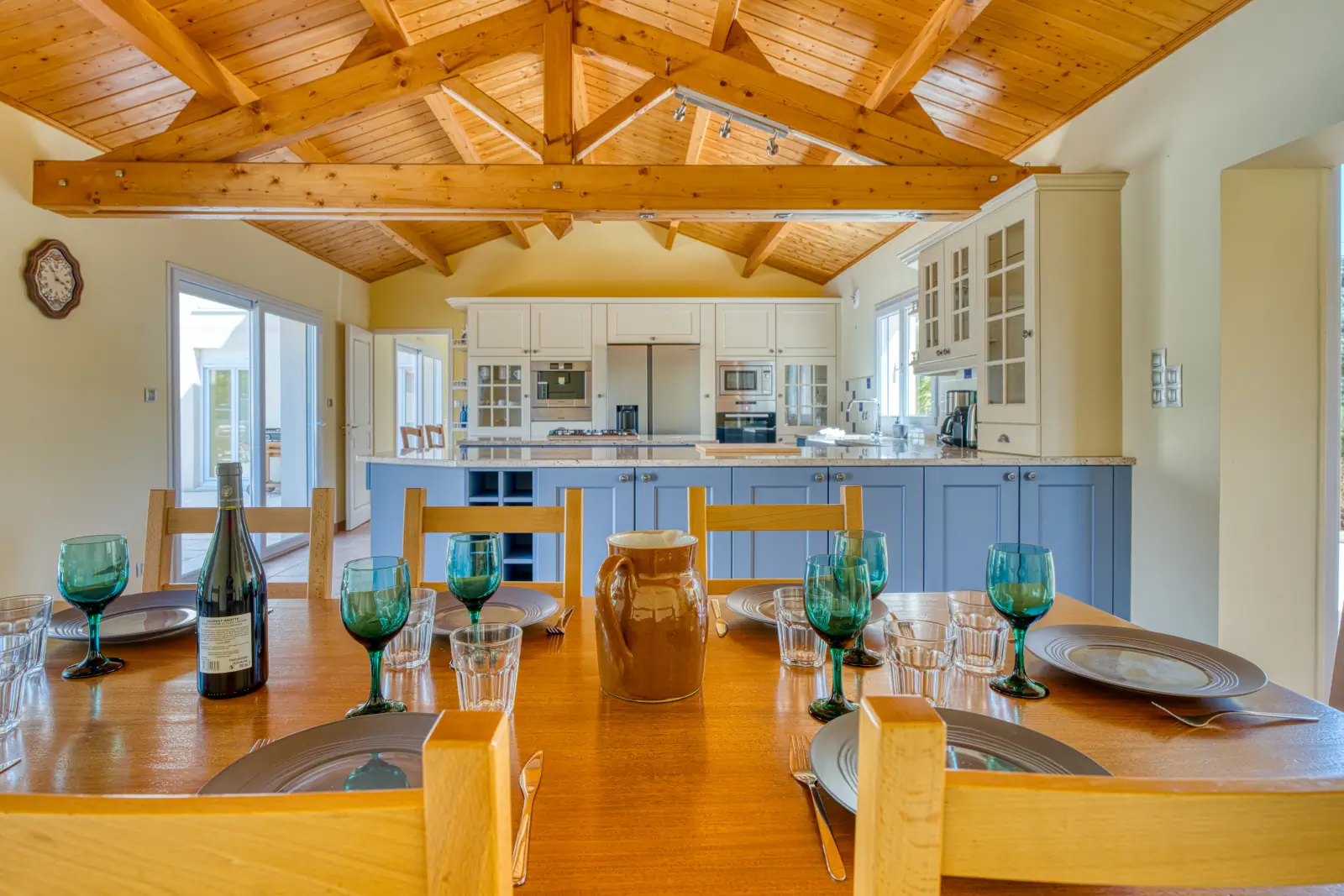 conciergerie clefs de l ocean location de villa vendee 85 les hauts du lac bretignolles sur mer 85470 landevieille  salle a manger 1 vue cuisine ouverte 03