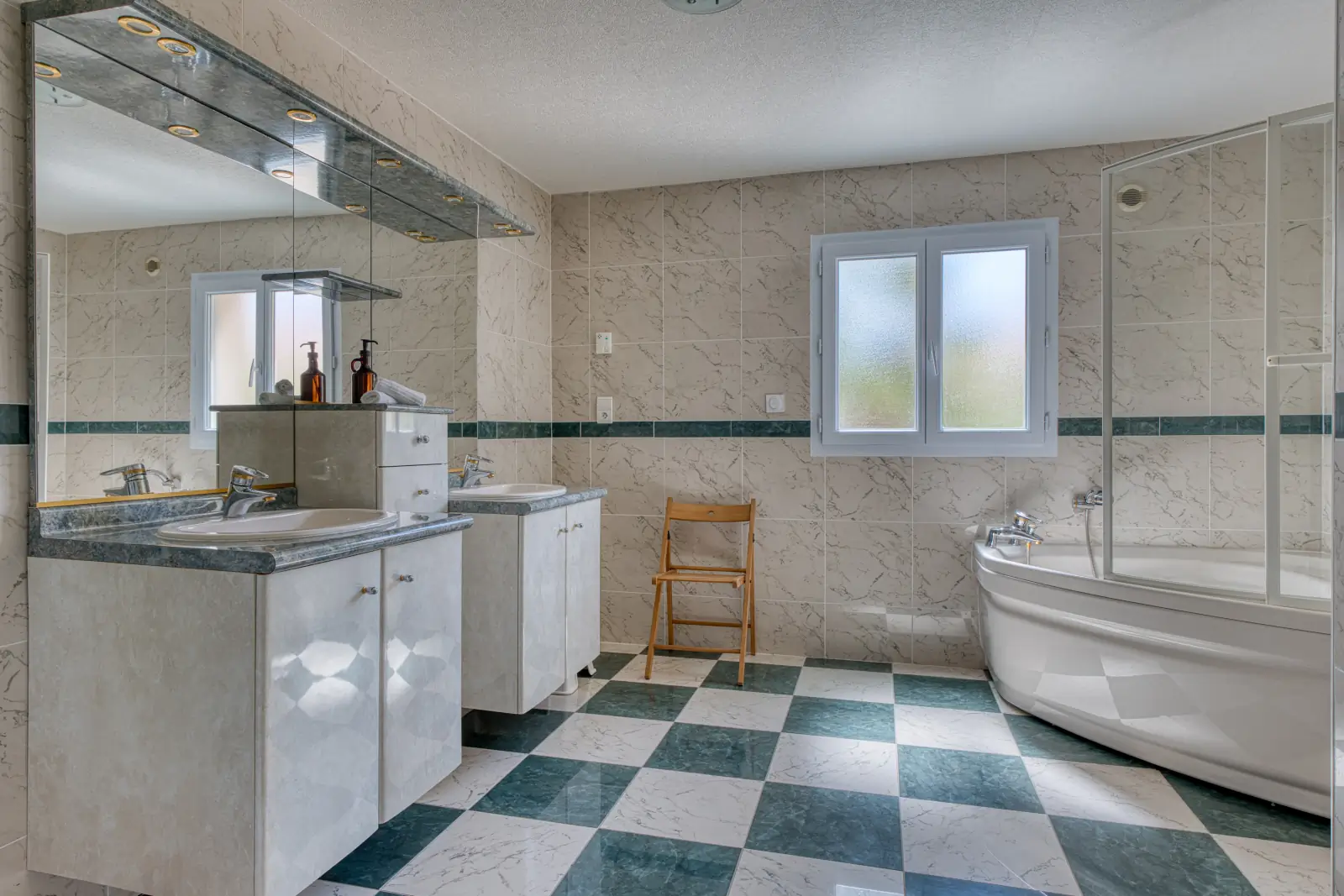 conciergerie clefs de l ocean location de villa vendee 85 les hauts du lac bretignolles sur mer 85470 landevieille  salle de bain entiere baignoire 01