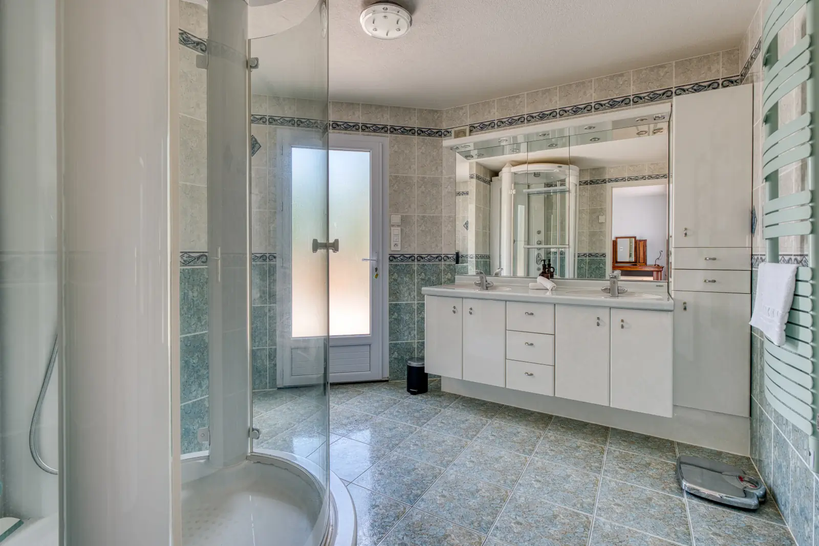 conciergerie clefs de l ocean location de villa vendee 85 les hauts du lac bretignolles sur mer 85470 landevieille  salle de douche suite avec wc acces piscine 01