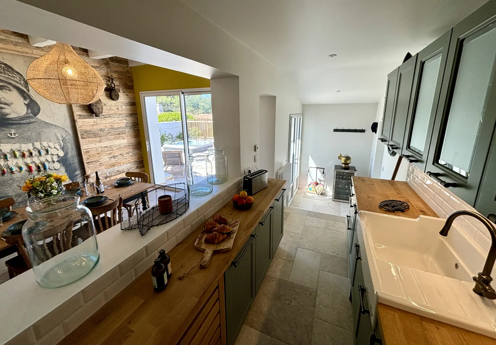 conciergerie clefs de l ocean location de villas 10 personnes jacuzzi vendee 85 villa ker tesson ile yeu 85350 cuisine entiere 03