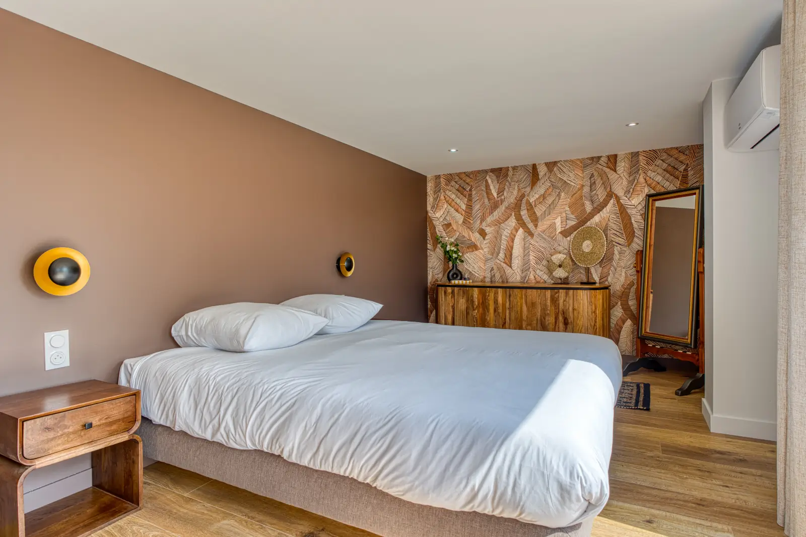 conciergerie clefs de l ocean location de villas 15 personnes piscine vendee 85 villa belvedere brem sur mer 85470  chambre double rez de chaussee loft climatisation ac 02