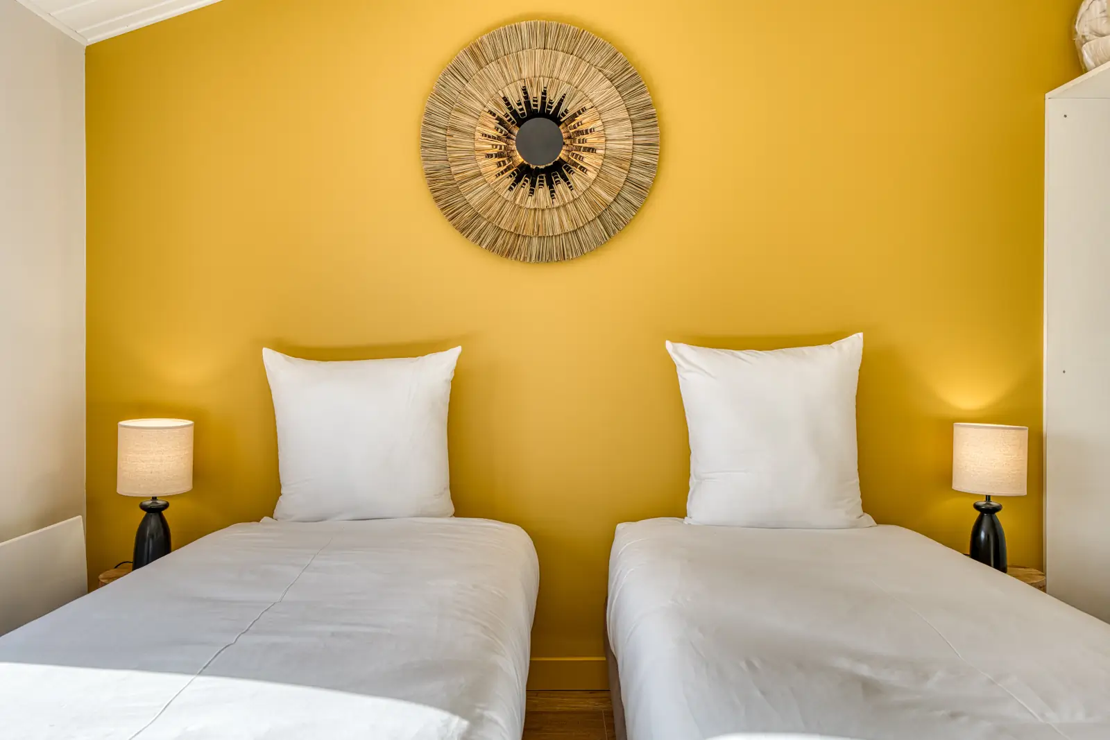 conciergerie clefs de l ocean location de villas 15 personnes piscine vendee 85 villa belvedere brem sur mer 85470  chambre twin etage maison vue piscine 02
