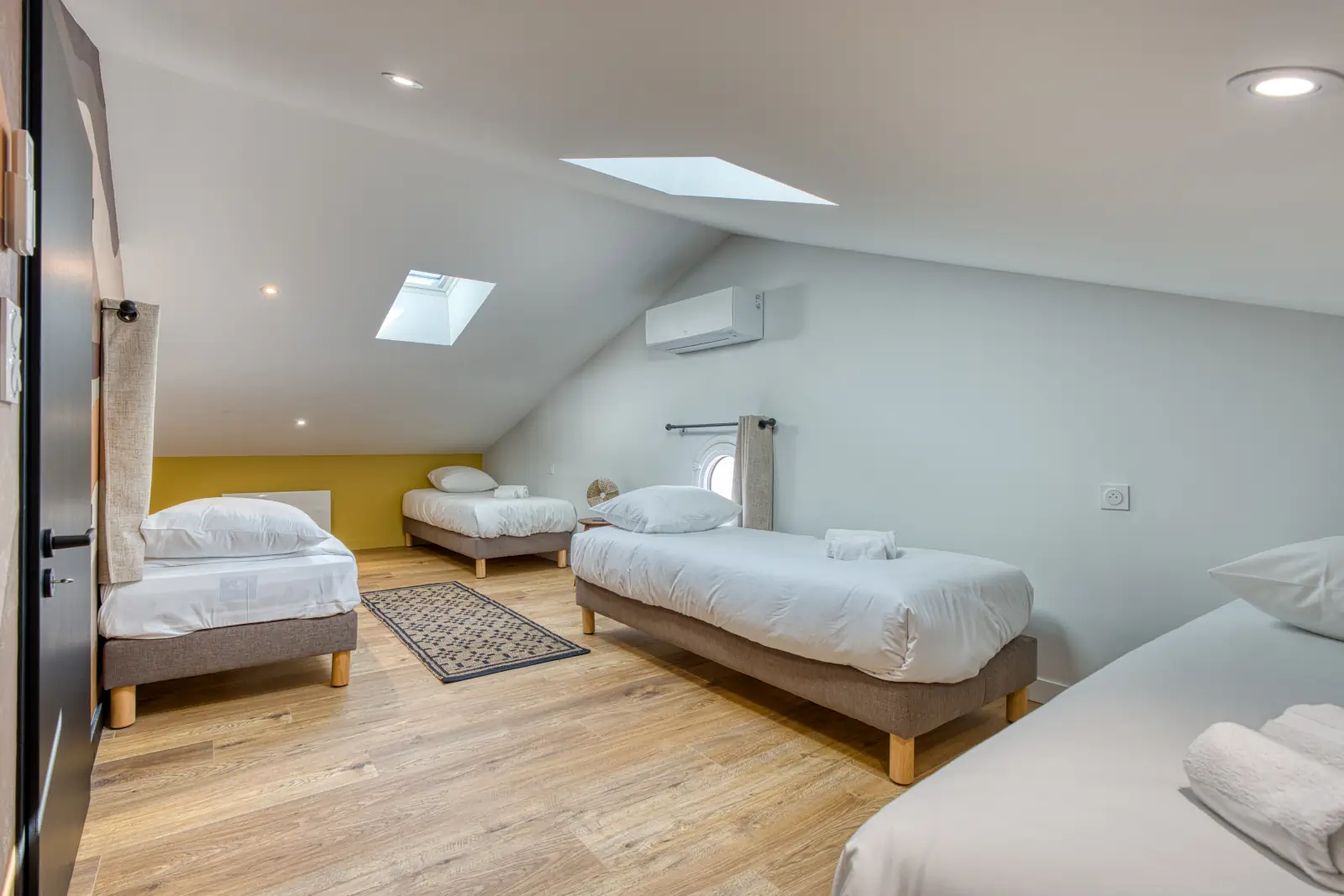 conciergerie clefs de l ocean location de villas 15 personnes piscine vendee 85 villa belvedere brem sur mer 85470  dortoir etage loft climatisation ac 02