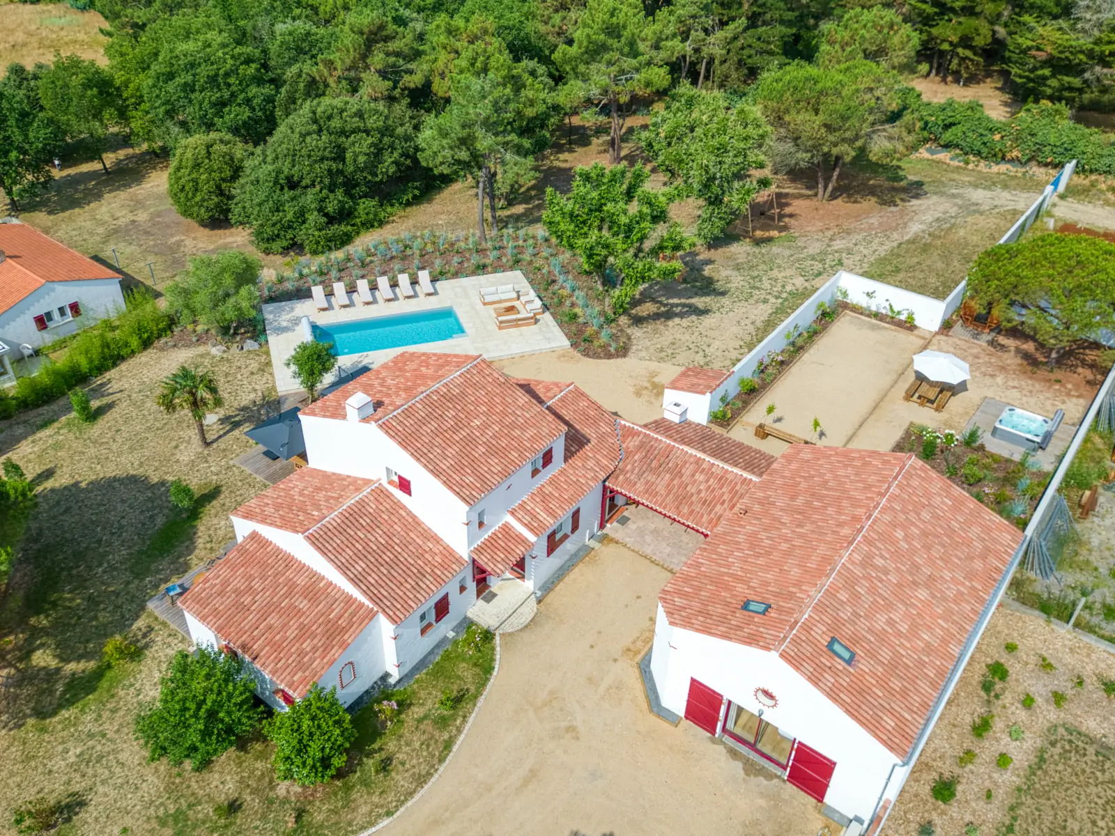 conciergerie clefs de l ocean location de villas 15 personnes piscine vendee 85 villa belvedere brem sur mer 85470  exterieur drone 01