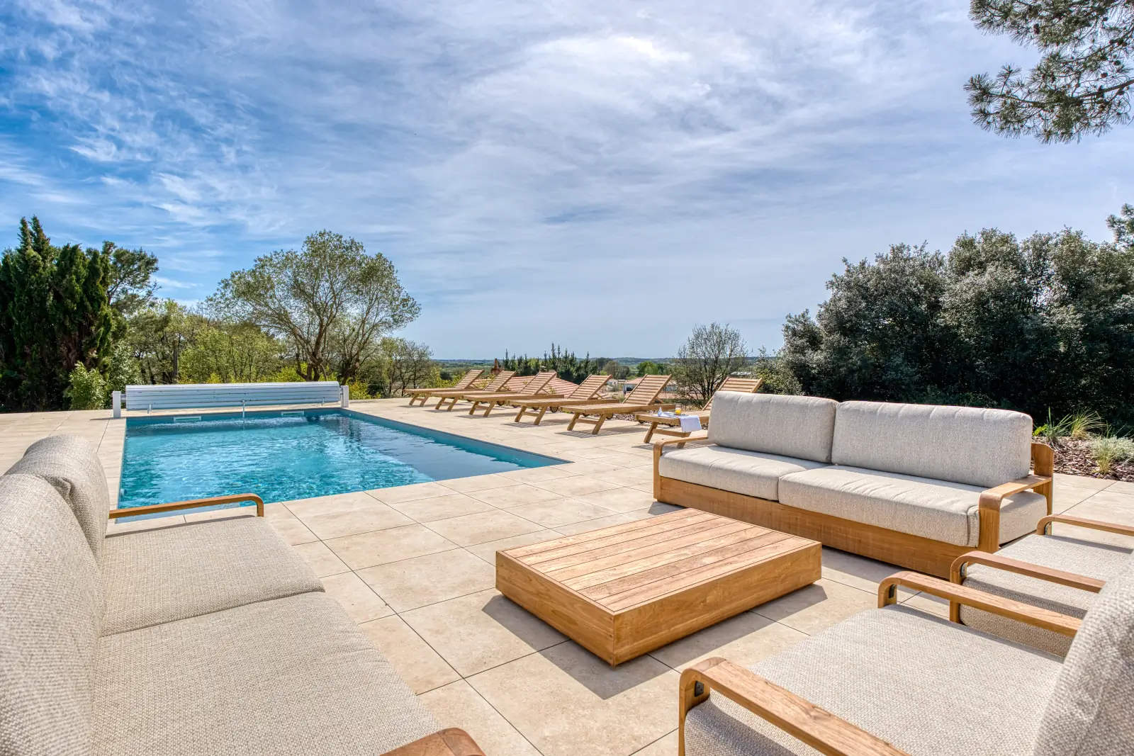 conciergerie clefs de l ocean location de villas 15 personnes piscine vendee 85 villa belvedere brem sur mer 85470  piscine transat salon de jardin 02