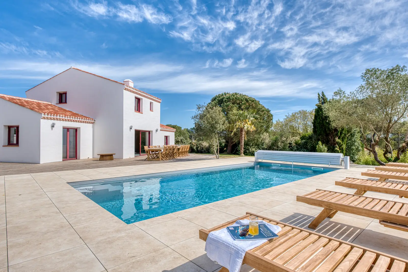 conciergerie clefs de l ocean location de villas 15 personnes piscine vendee 85 villa belvedere brem sur mer 85470  piscine transat salon de jardin 04