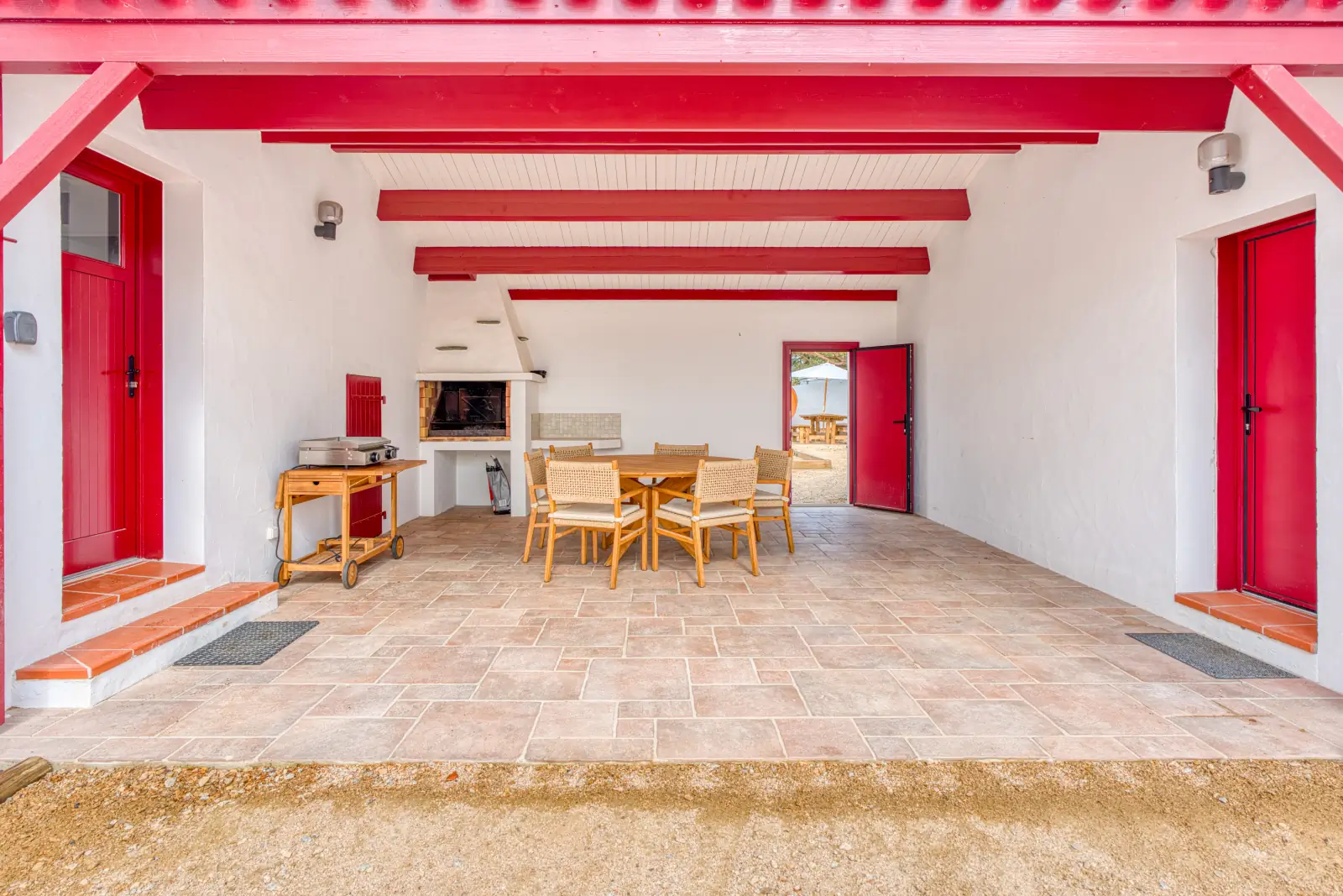 conciergerie clefs de l ocean location de villas 15 personnes piscine vendee 85 villa belvedere brem sur mer 85470  porche table barbecue bbq plancha 01