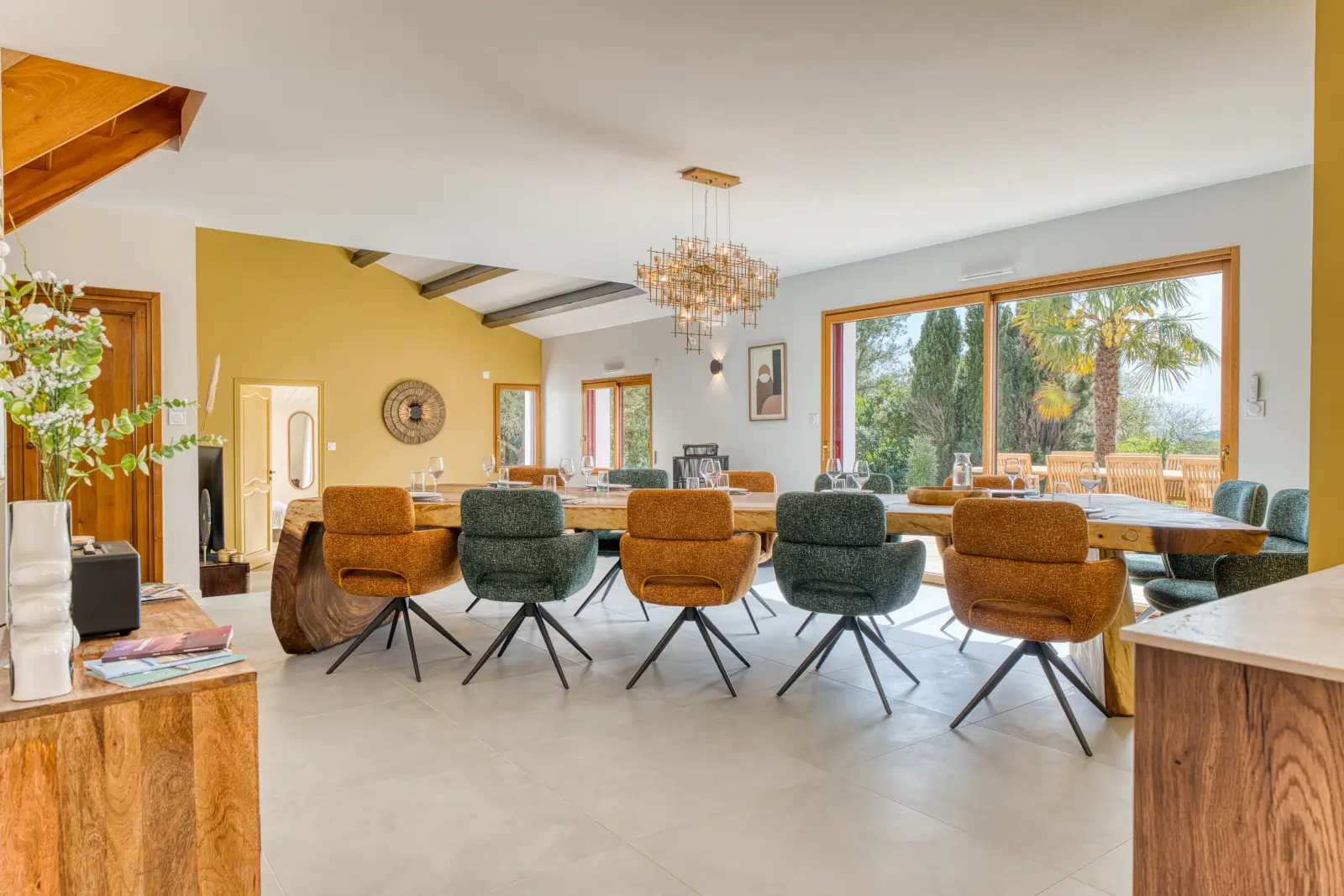 conciergerie clefs de l ocean location de villas 15 personnes piscine vendee 85 villa belvedere brem sur mer 85470  salle a manger maison table 10 personnes 01