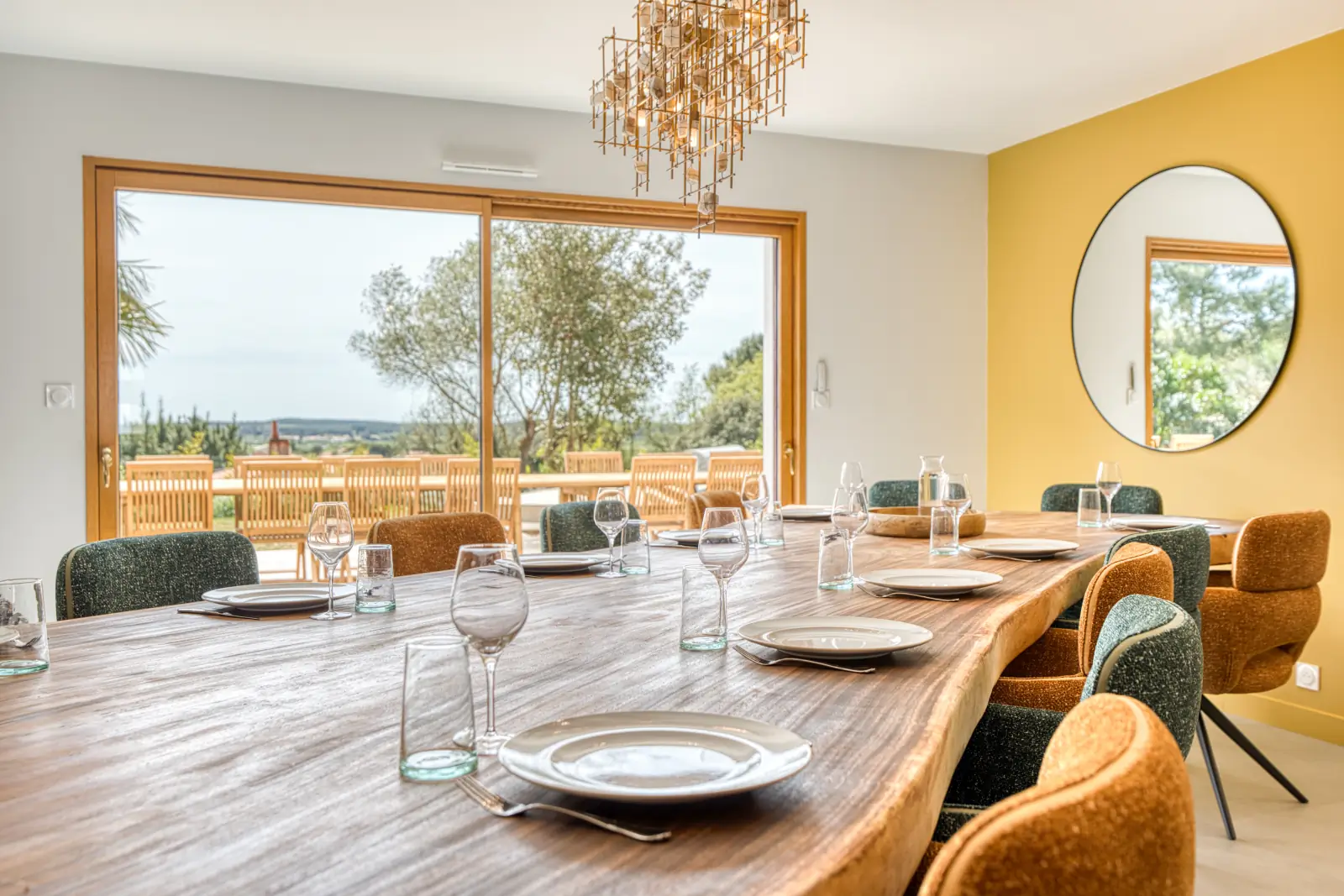 conciergerie clefs de l ocean location de villas 15 personnes piscine vendee 85 villa belvedere brem sur mer 85470  salle a manger maison table 10 personnes 02