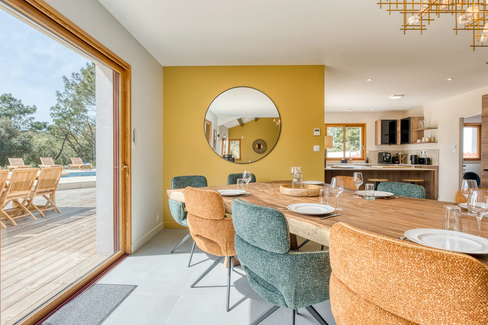 conciergerie clefs de l ocean location de villas 15 personnes piscine vendee 85 villa belvedere brem sur mer 85470  salle a manger maison table 10 personnes 04