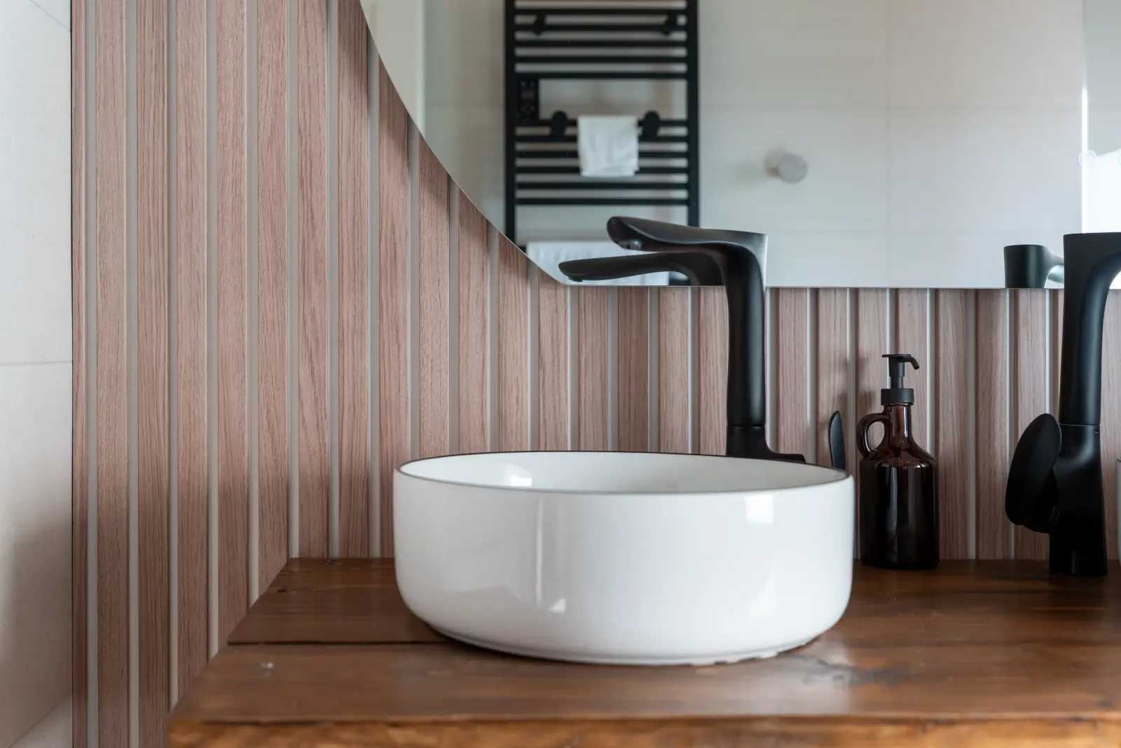 conciergerie clefs de l ocean location de villas 15 personnes piscine vendee 85 villa belvedere brem sur mer 85470  salle de bain etage maison douche italienne 05