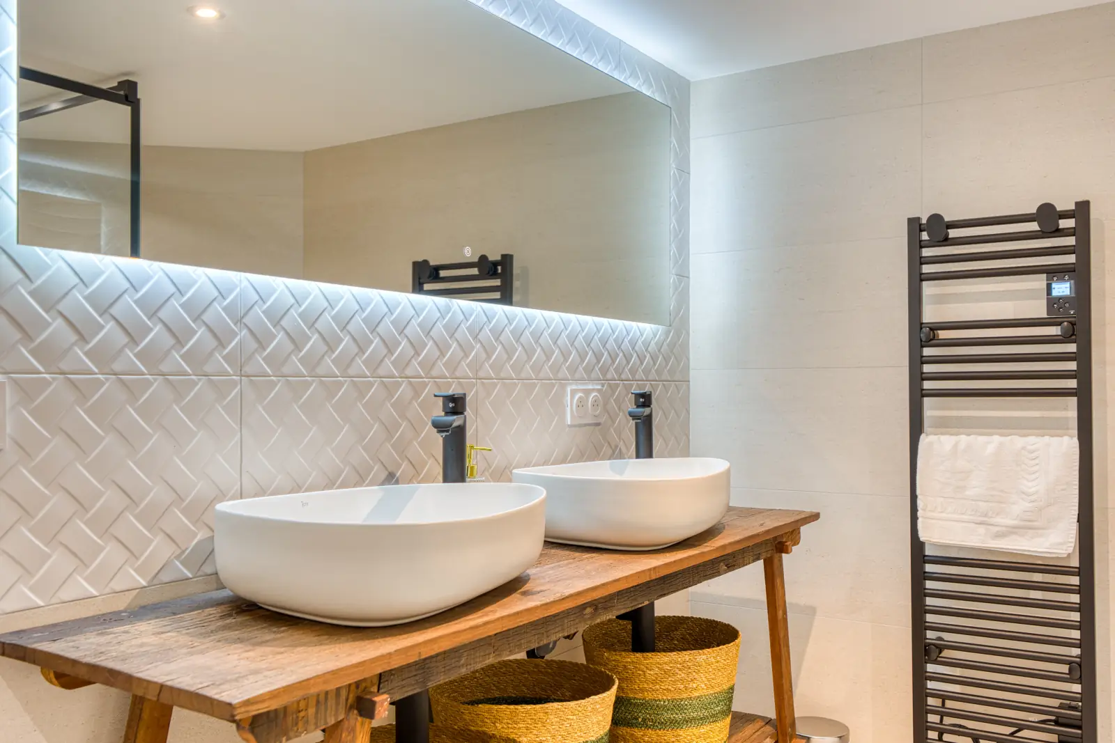 conciergerie clefs de l ocean location de villas 15 personnes piscine vendee 85 villa belvedere brem sur mer 85470  salle de bain loft douche italienne wc 02