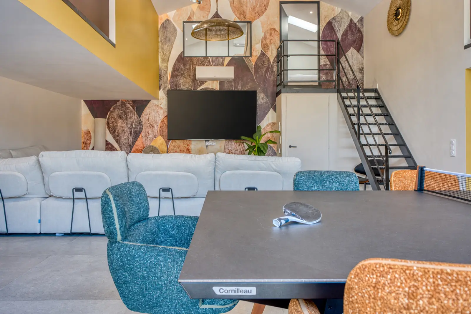 conciergerie clefs de l ocean location de villas 15 personnes piscine vendee 85 villa belvedere brem sur mer 85470  salon loft ping pong babyfoot flechettes television streaming nintendo switch 01