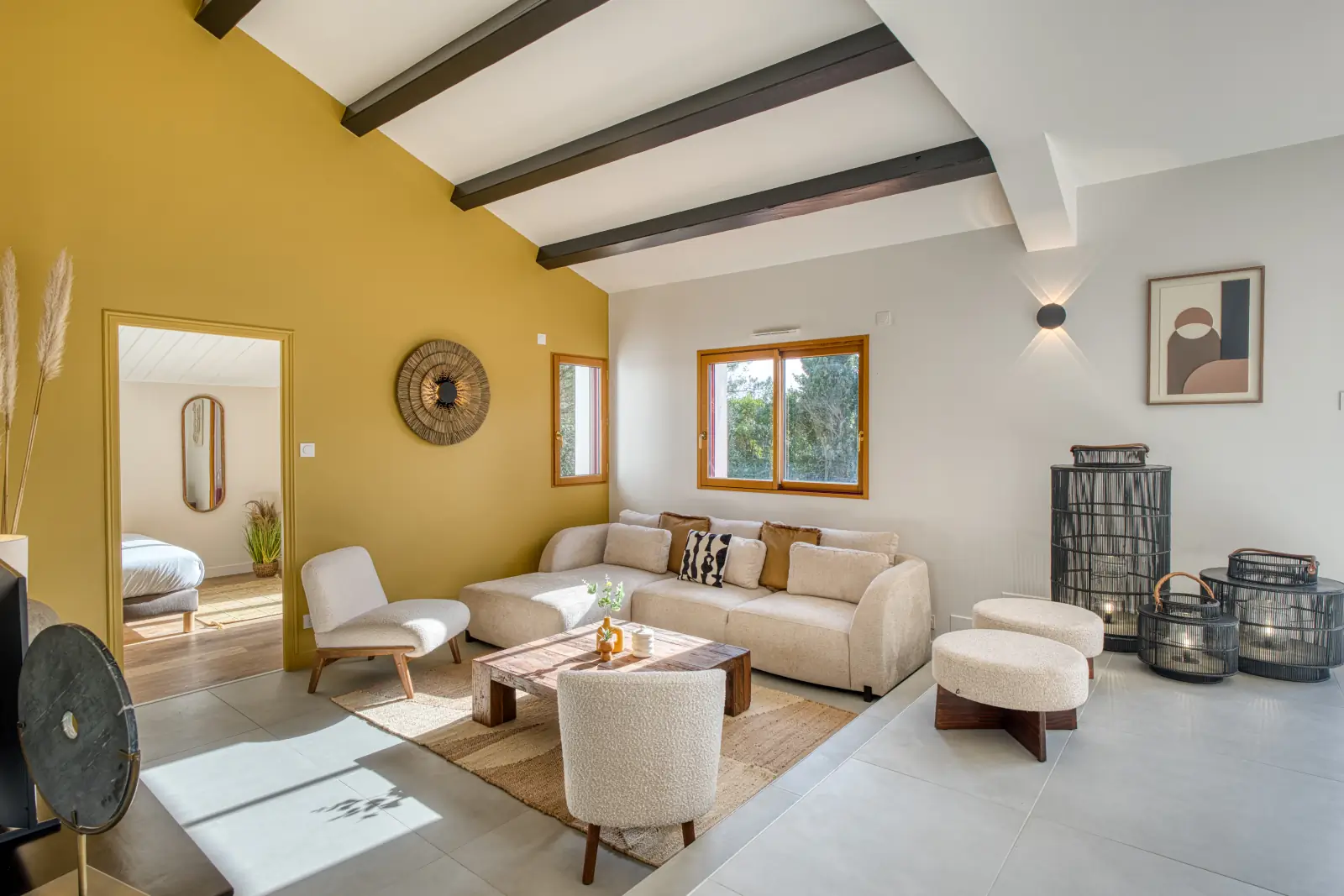 conciergerie clefs de l ocean location de villas 15 personnes piscine vendee 85 villa belvedere brem sur mer 85470  salon maison television connectee service de streaming enceinte marshall 03