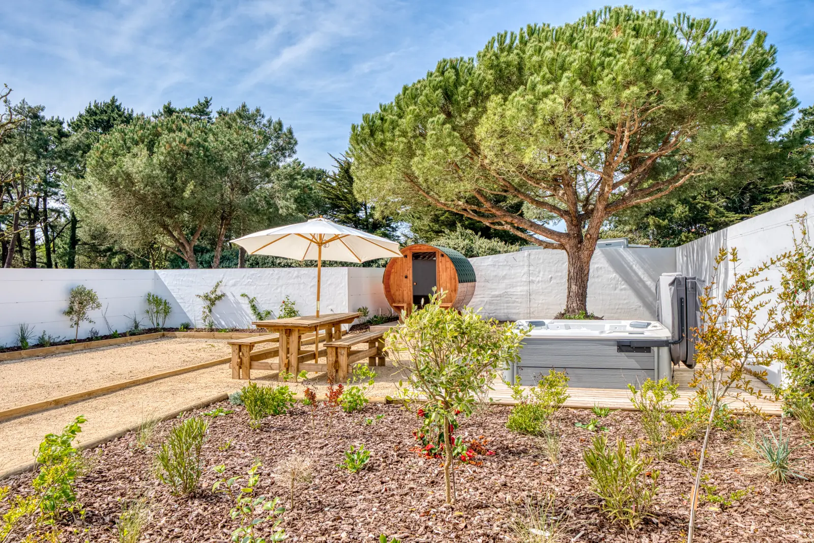 conciergerie clefs de l ocean location de villas 15 personnes piscine vendee 85 villa belvedere brem sur mer 85470  spa et sauna 01