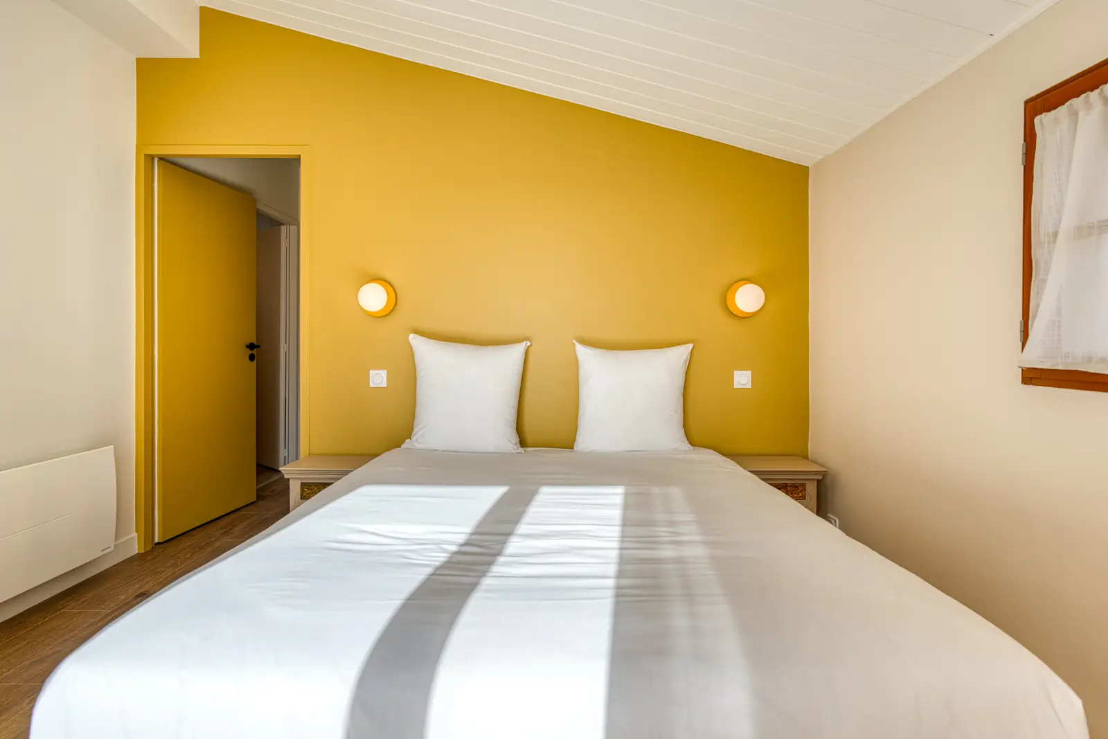 conciergerie clefs de l ocean location de villas 15 personnes piscine vendee 85 villa belvedere brem sur mer 85470  suite rez de chaussee maison avec salle de bain et dressing 02