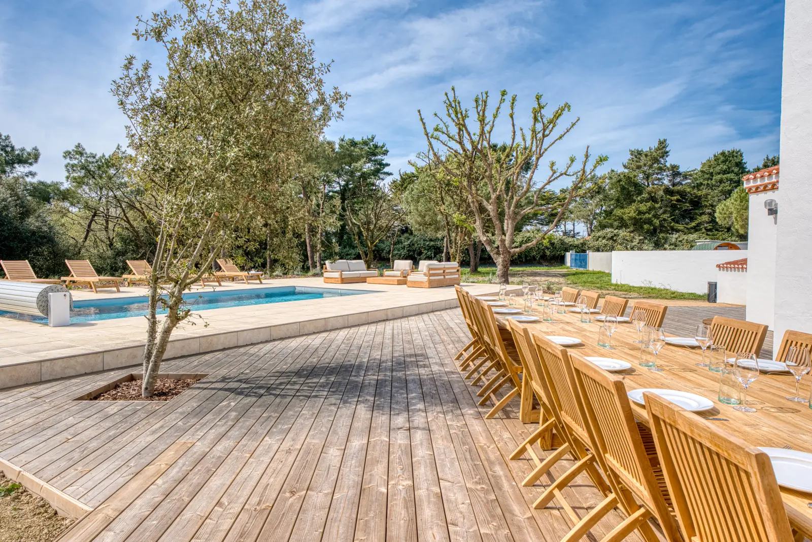 conciergerie clefs de l ocean location de villas 15 personnes piscine vendee 85 villa belvedere brem sur mer 85470  terrasse table 16 personnes 04