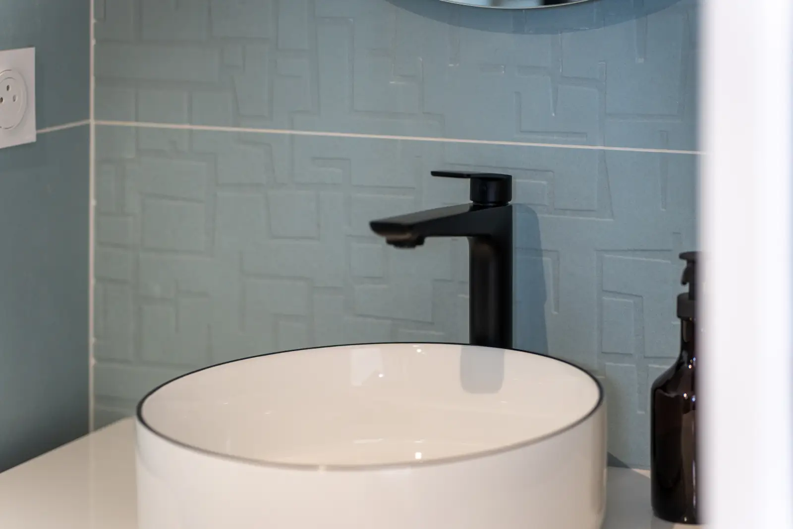 conciergerie clefs de l ocean location de villas 4 6 personnes jacuzzi vendee maison bains de mer saint gilles croix de vie 85800 salle de bain etage 03