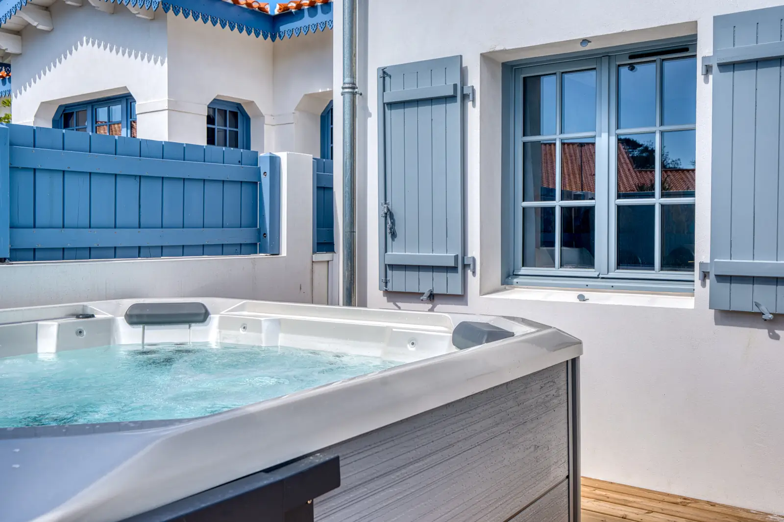 conciergerie clefs de l ocean location de villas 4 6 personnes jacuzzi vendee maison bains de mer saint gilles croix de vie 85800 spa jacuzzi 01