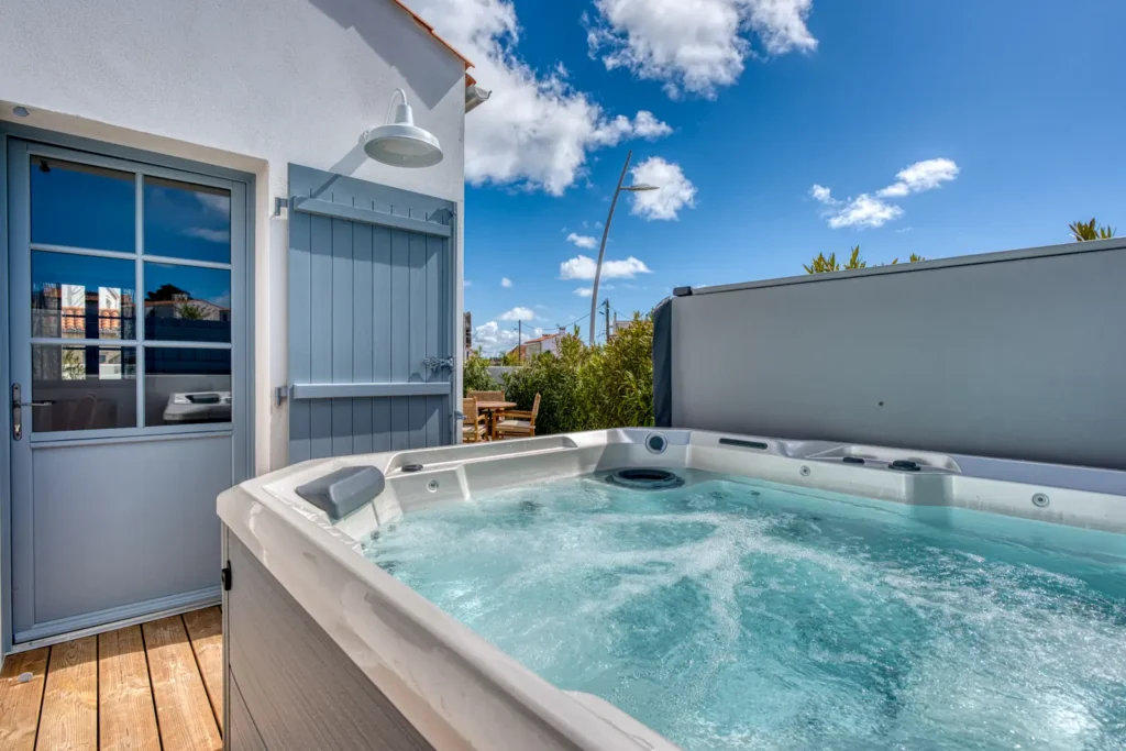 conciergerie clefs de l ocean location de villas 4 6 personnes jacuzzi vendee maison bains de mer saint gilles croix de vie 85800 spa jacuzzi 02