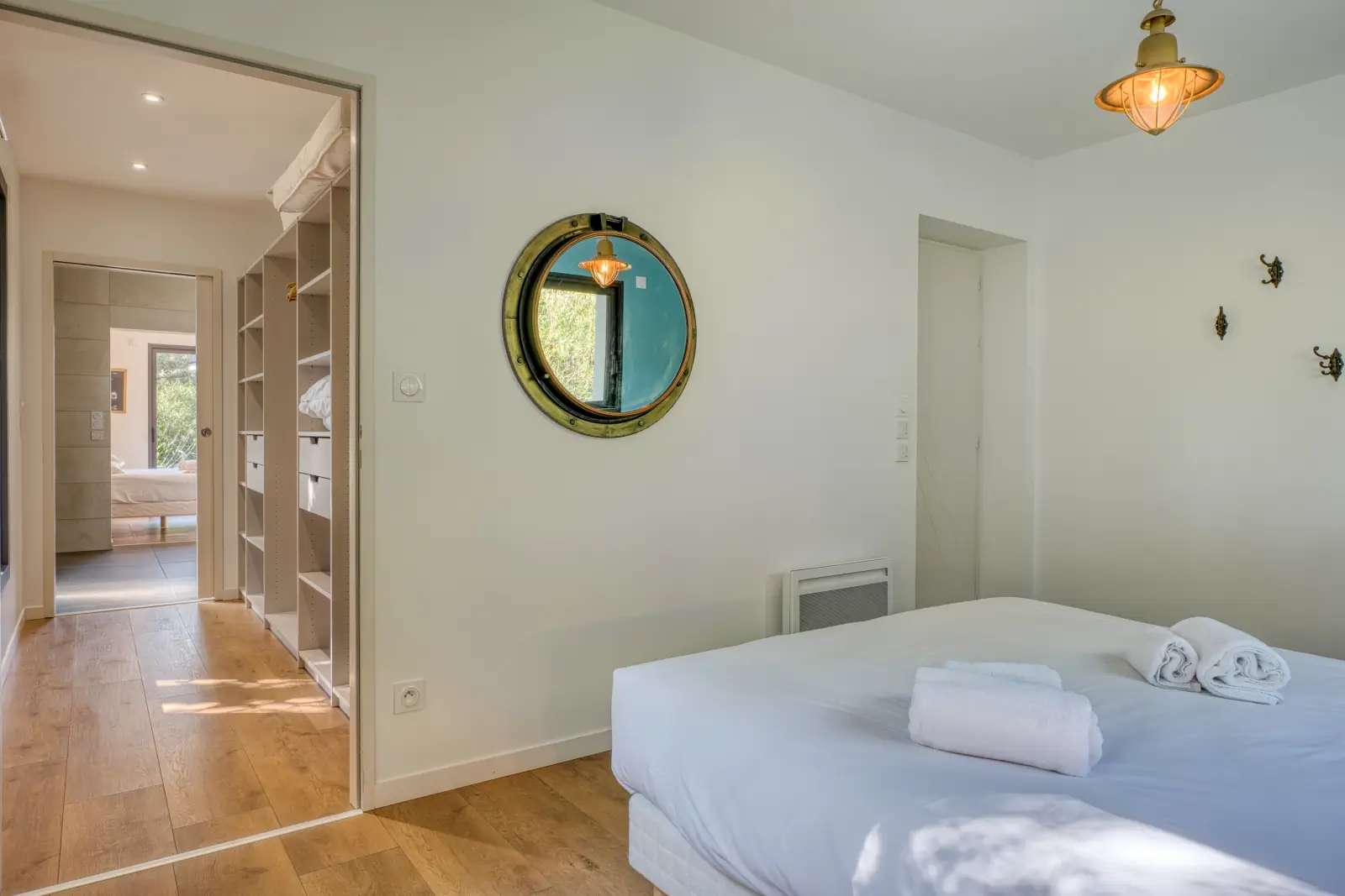 conciergerie clefs de l ocean location de villas vendee 85 villa des dunes brem bretignolles sur mer 85470  chambre double 2 rdc dressing partage 01