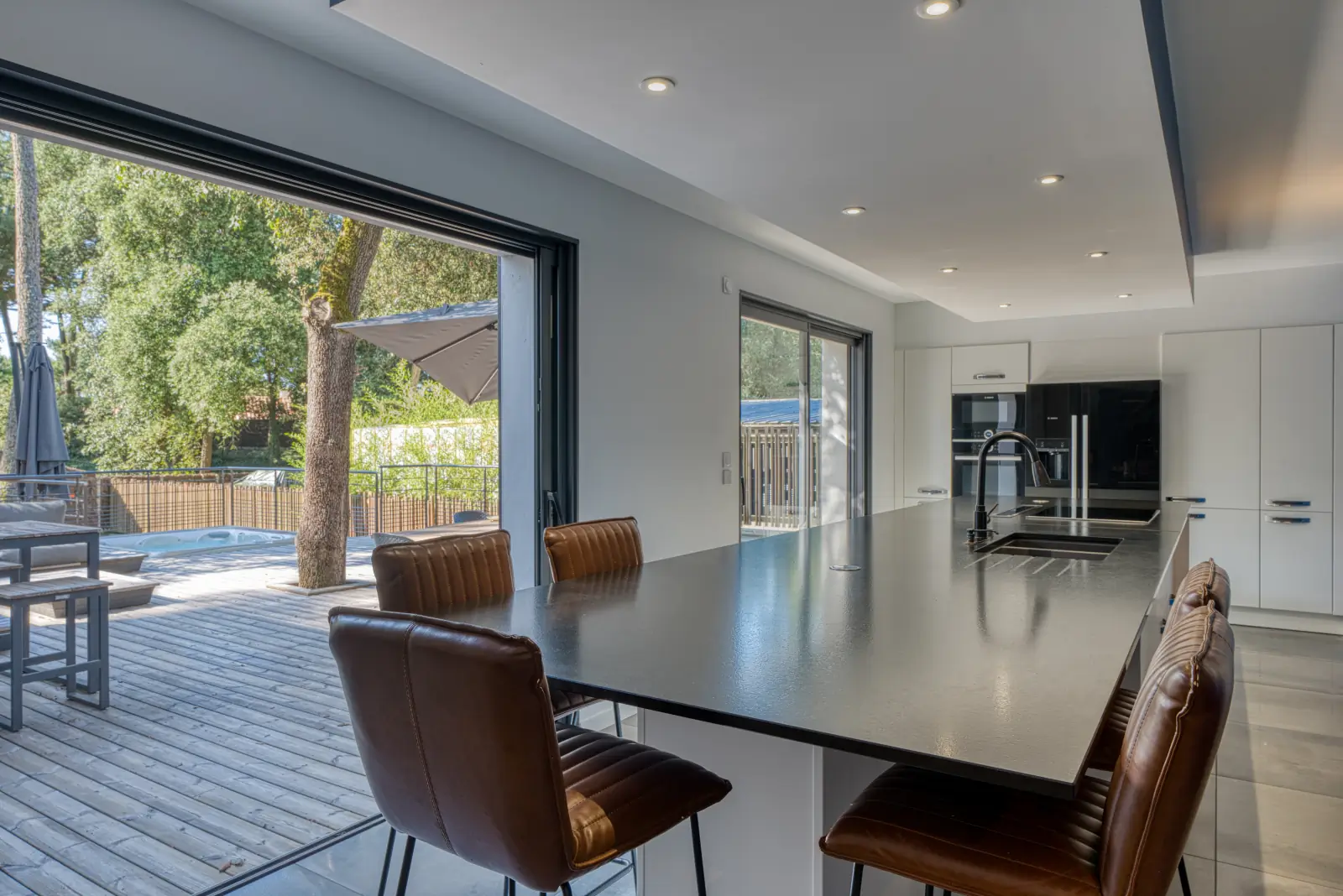 conciergerie clefs de l ocean location de villas vendee 85 villa des dunes brem bretignolles sur mer 85470  cuisine entiere equipe four micro onde cuisson 02