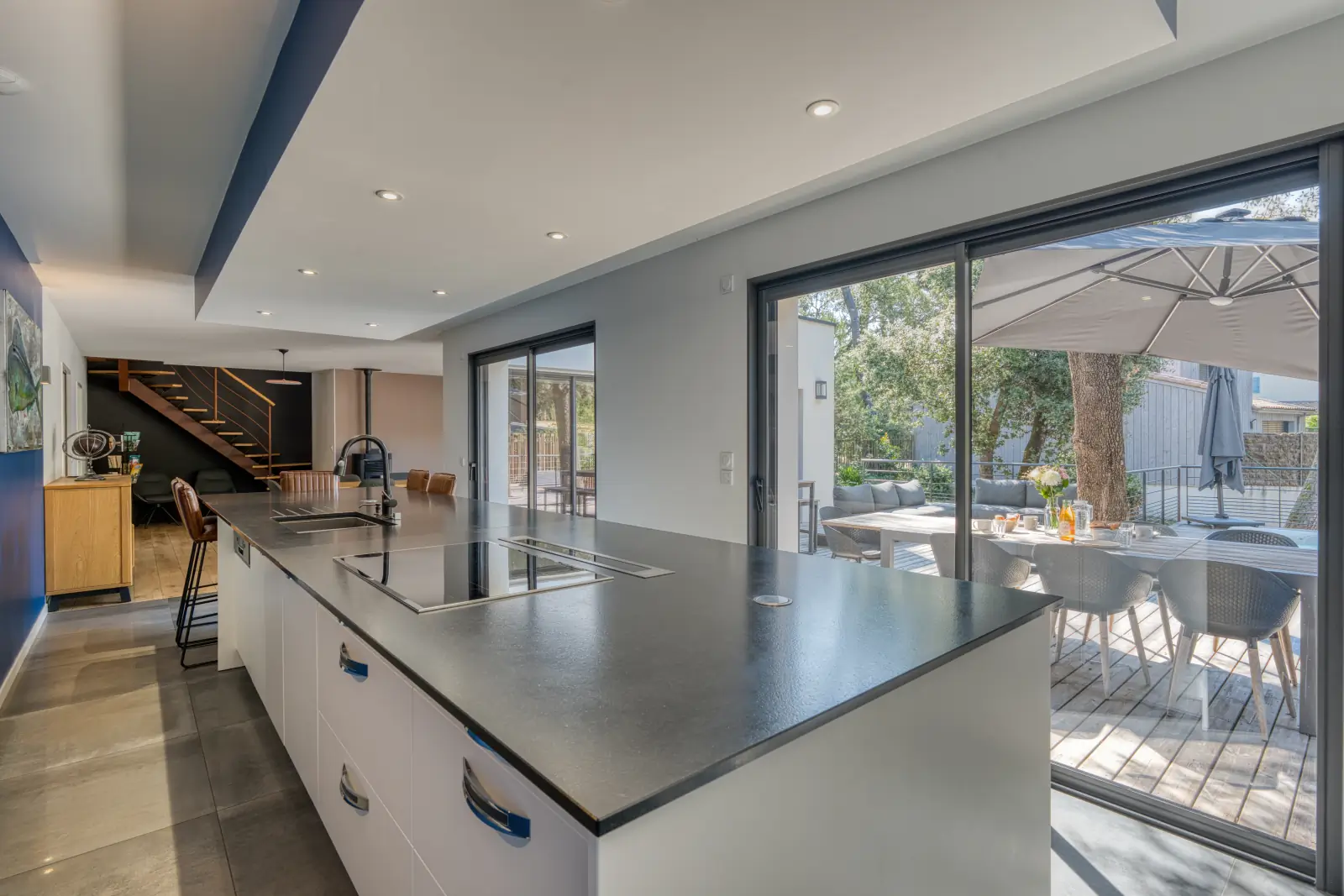 conciergerie clefs de l ocean location de villas vendee 85 villa des dunes brem bretignolles sur mer 85470  cuisine entiere equipe four micro onde cuisson 04