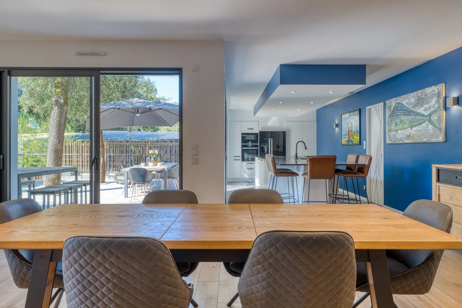 conciergerie clefs de l ocean location de villas vendee 85 villa des dunes brem bretignolles sur mer 85470  espace repas table 6 a 8 personnes 03