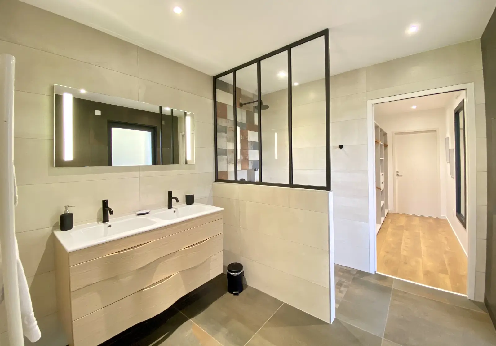 conciergerie clefs de l ocean location de villas vendee 85 villa des dunes brem bretignolles sur mer 85470  salle de douche italienne double vasque rez de chaussee 01
