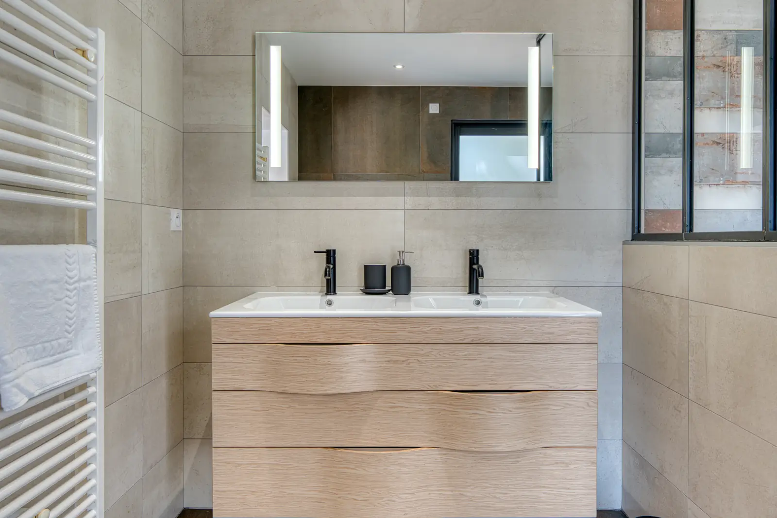 conciergerie clefs de l ocean location de villas vendee 85 villa des dunes brem bretignolles sur mer 85470  salle de douche italienne double vasque rez de chaussee 02
