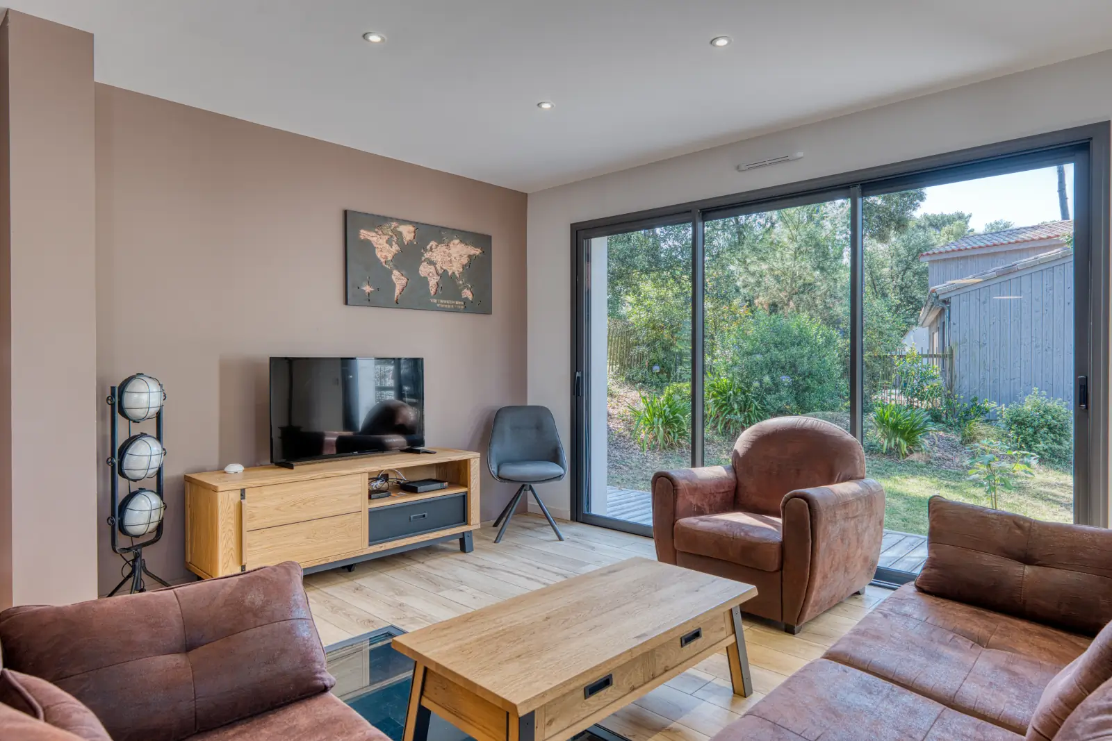 conciergerie clefs de l ocean location de villas vendee 85 villa des dunes brem bretignolles sur mer 85470  salon television fauteuil canapes convertible 03