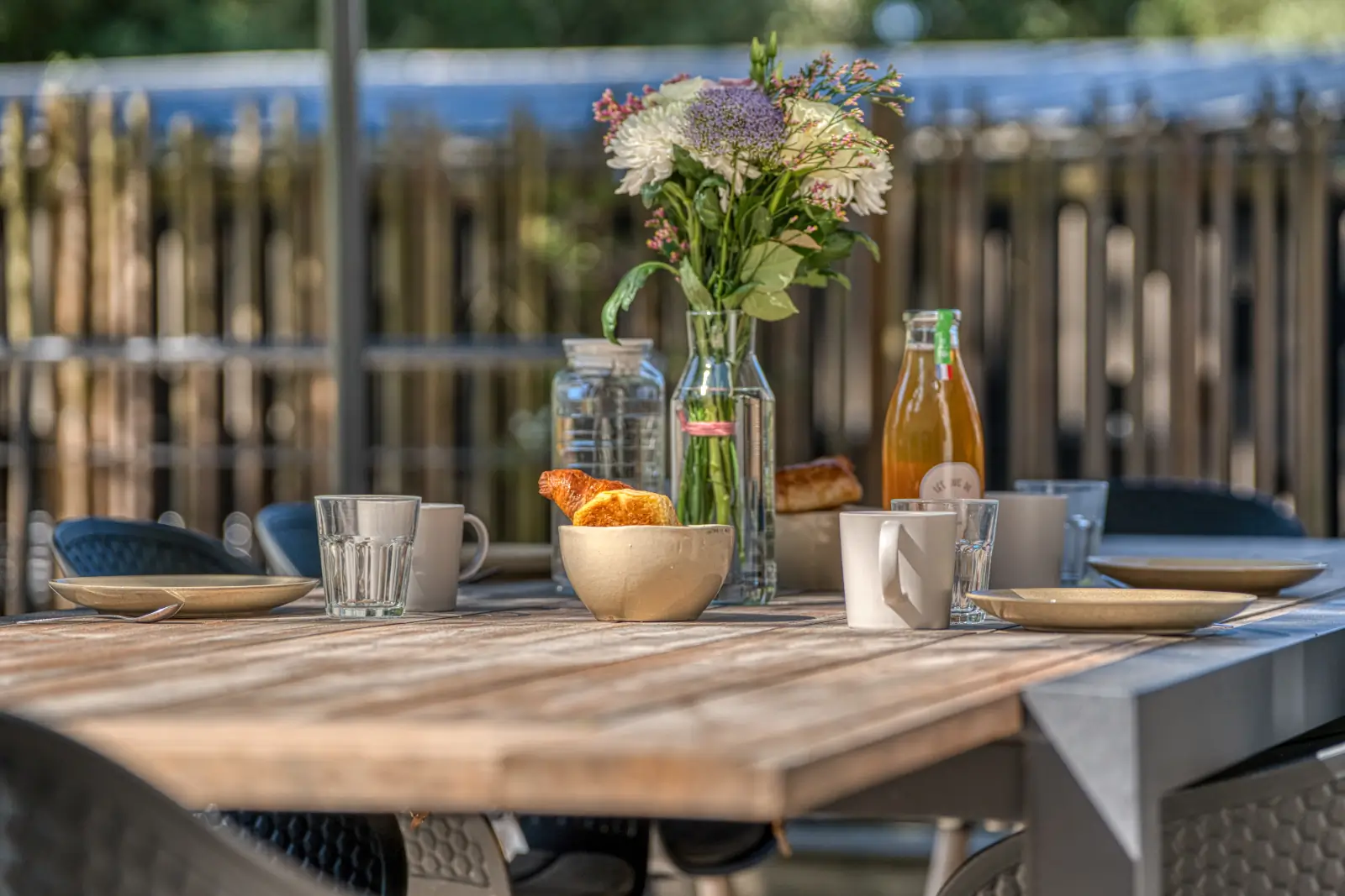 conciergerie clefs de l ocean location de villas vendee 85 villa des dunes brem bretignolles sur mer 85470  terrasse table 8 pers mange debout 6 pers salon jardin jacuzzi 04
