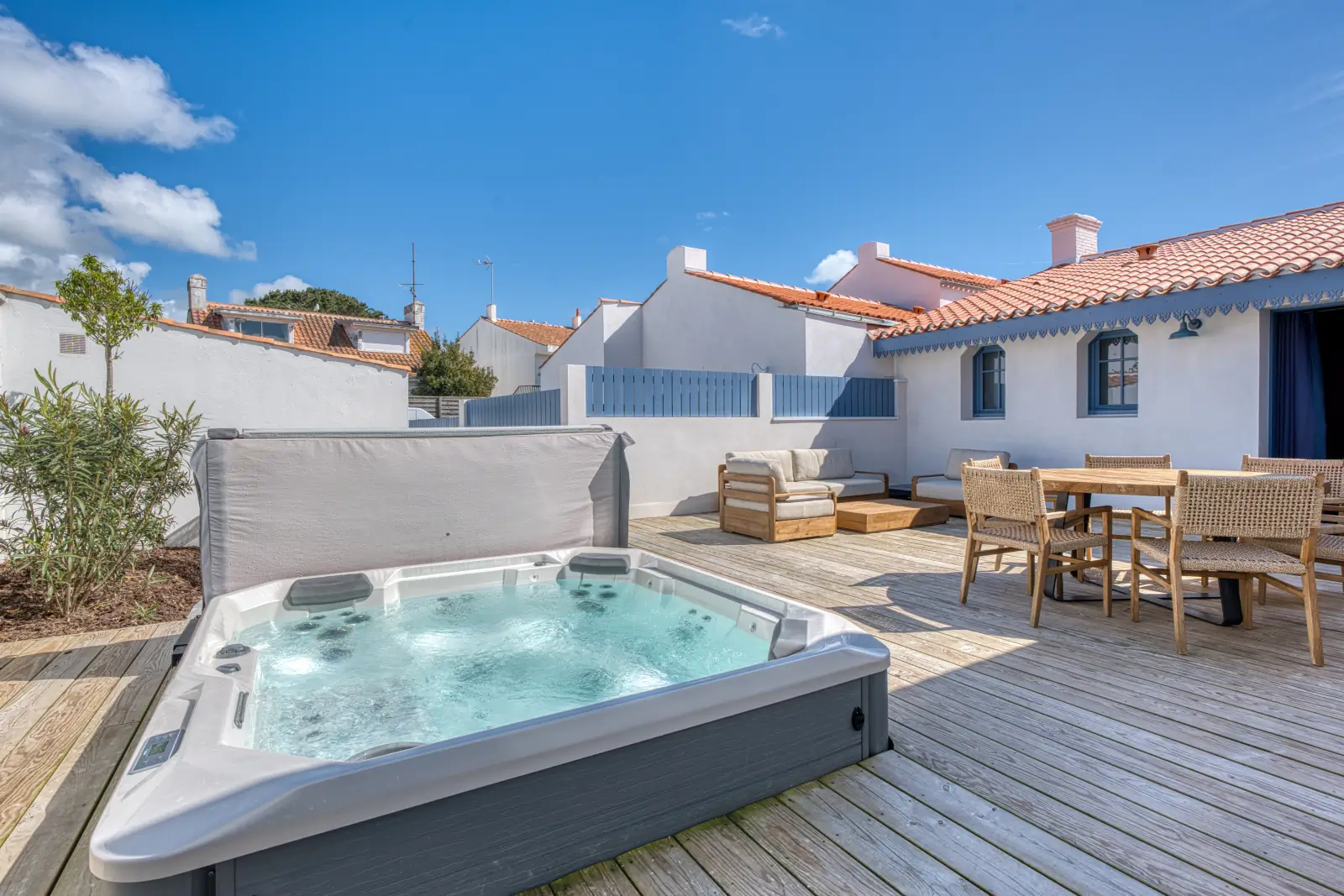 conciergerie clefs de l ocean location de villas—6 personnes vendee villa les bains de mer saint gilles croix de vie sgxv 85222 jacuzzi spa 03