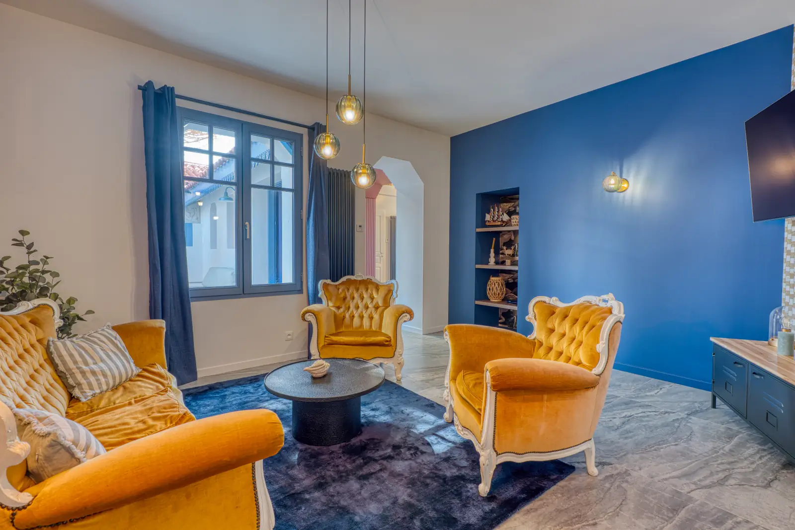 conciergerie clefs de l ocean location de villas—6 personnes vendee villa les bains de mer saint gilles croix de vie sgxv 85222 salon television 02